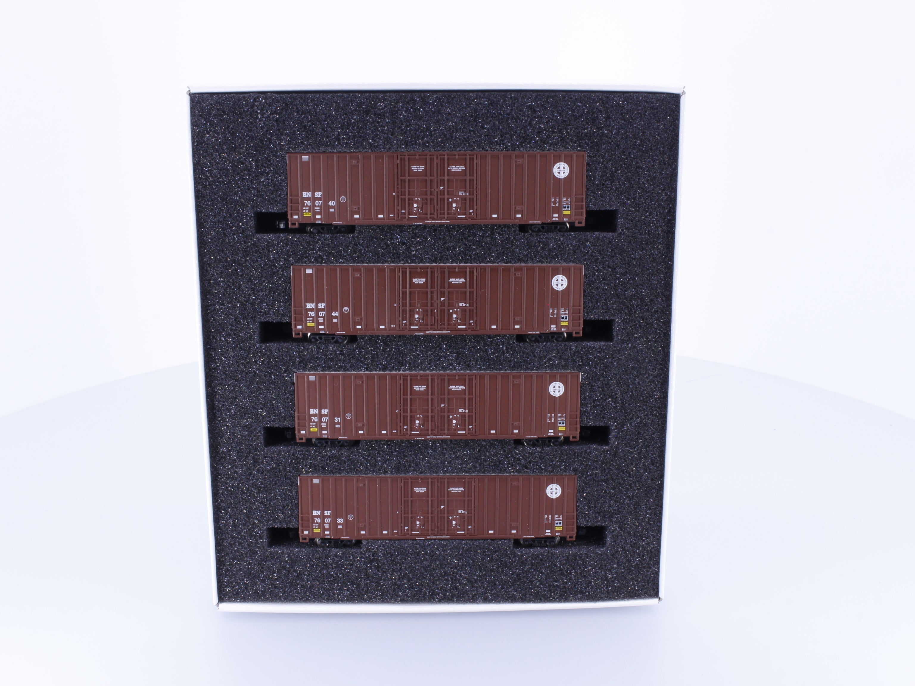 AZL AZL90404-1 Z 4 Pack of 60' Gunderson Box Cars Burlington Northern Santa Fe (BNSF) 760731/44