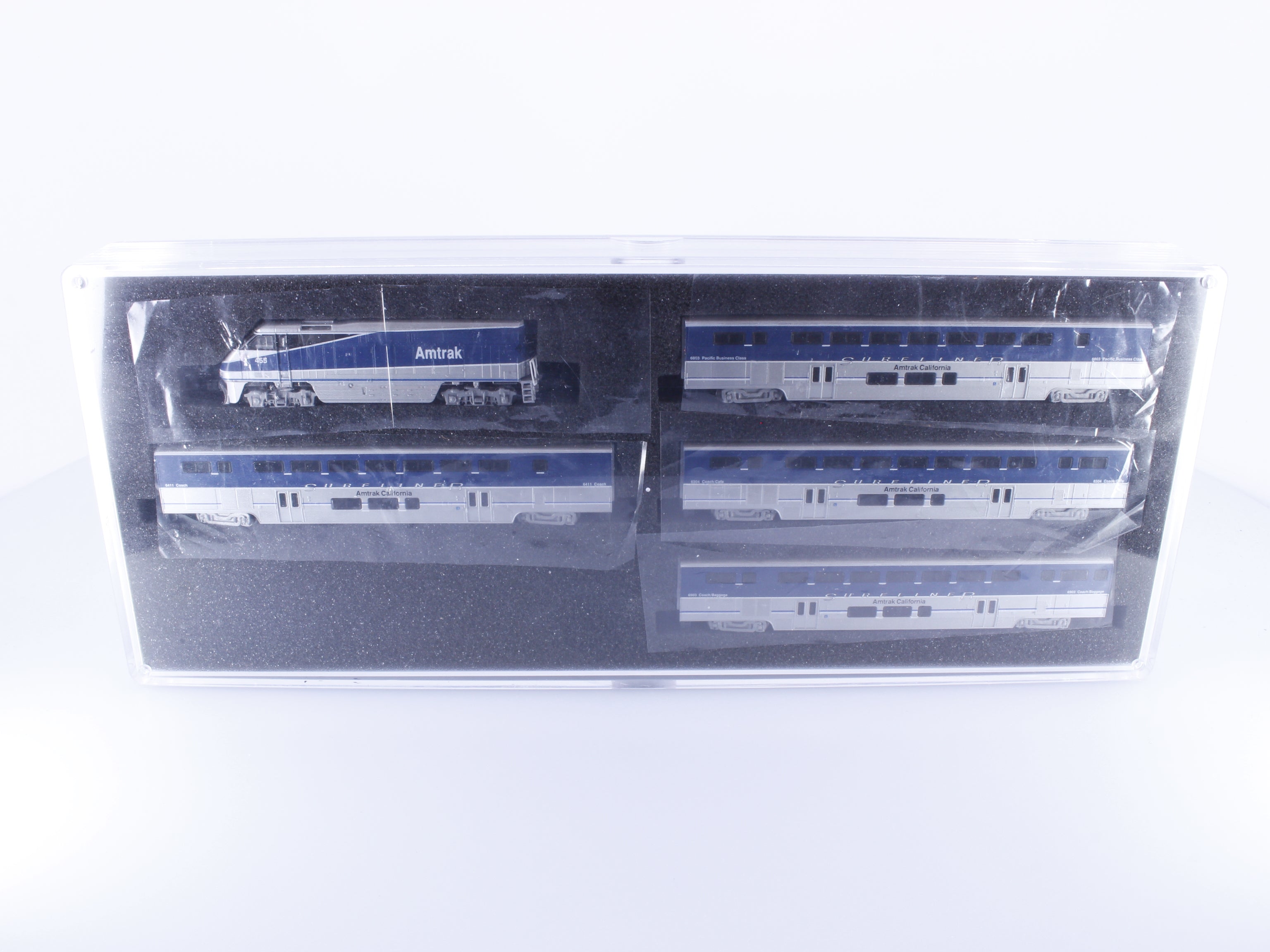 AZL 7002 Z F59PHI + 4 Surfliner Bi-Level Passenger Cars Amtrak (AMTK) 455 Analog DC