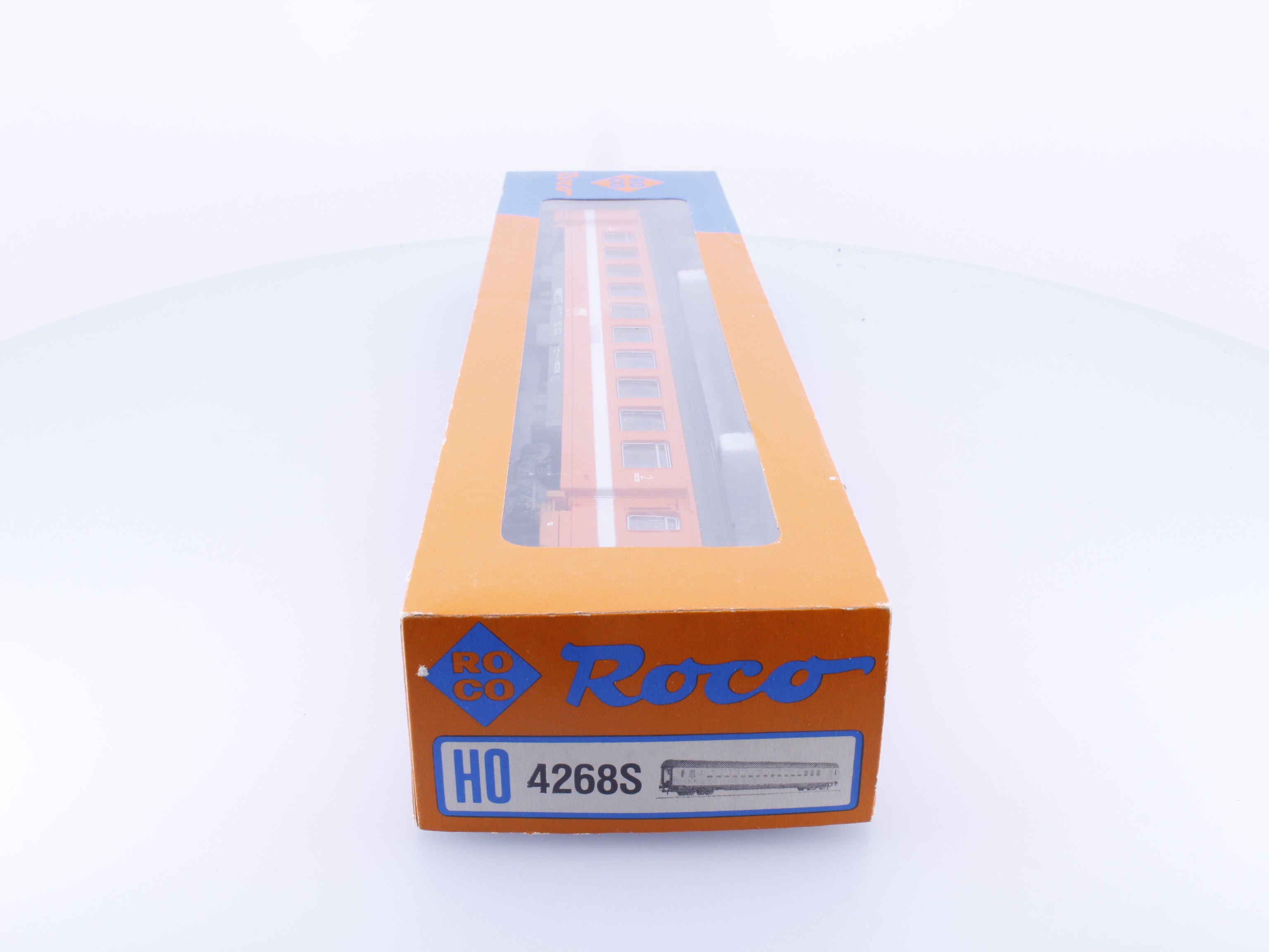 Roco 44405/4268S HO SNCF 2nd Class Passenger Car with Interior Lighting and End Lights 618720