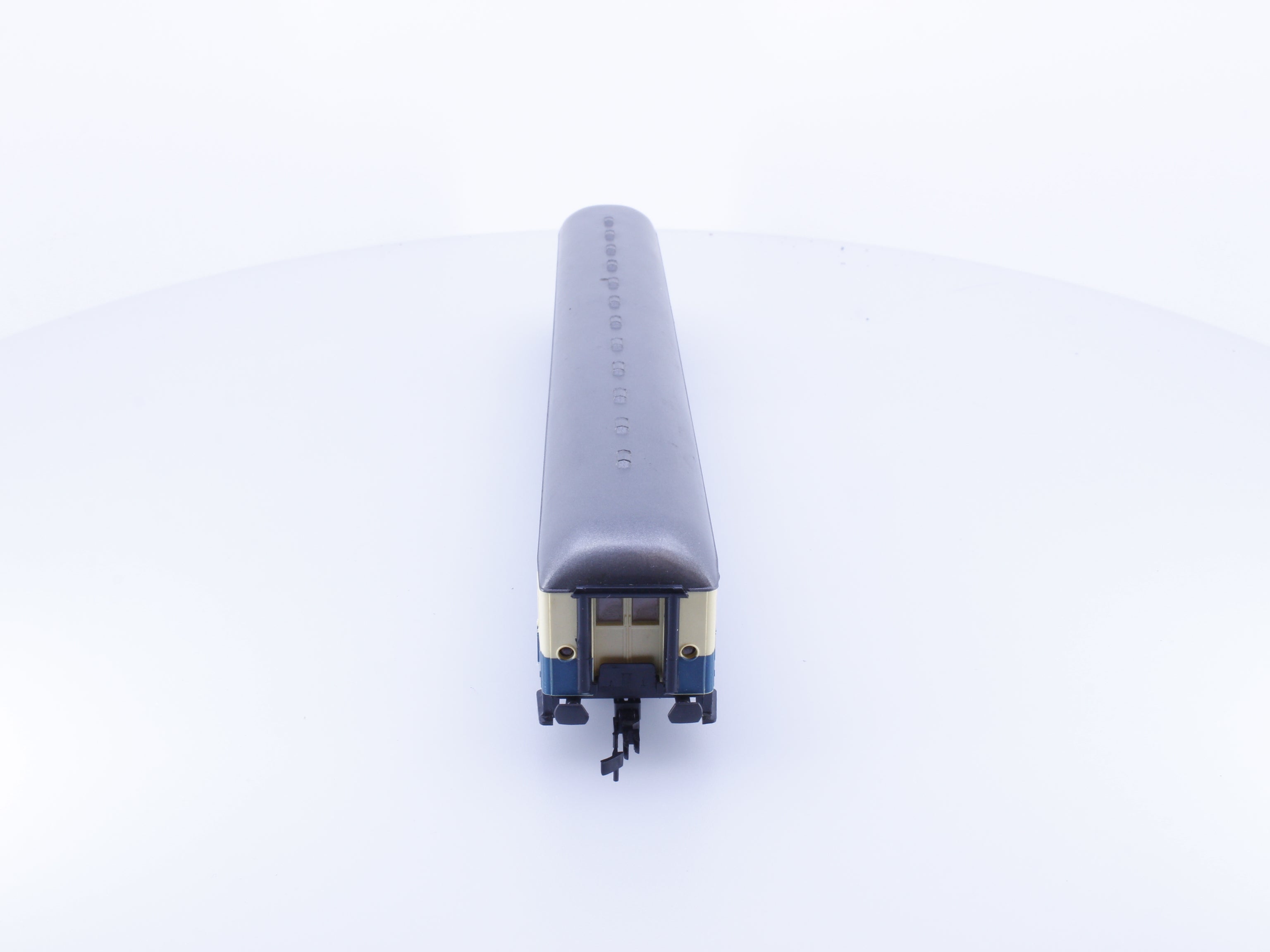 Roco 4256S HO DB 2nd Class Passenger Car with Interior Lighting and End Lights 518022