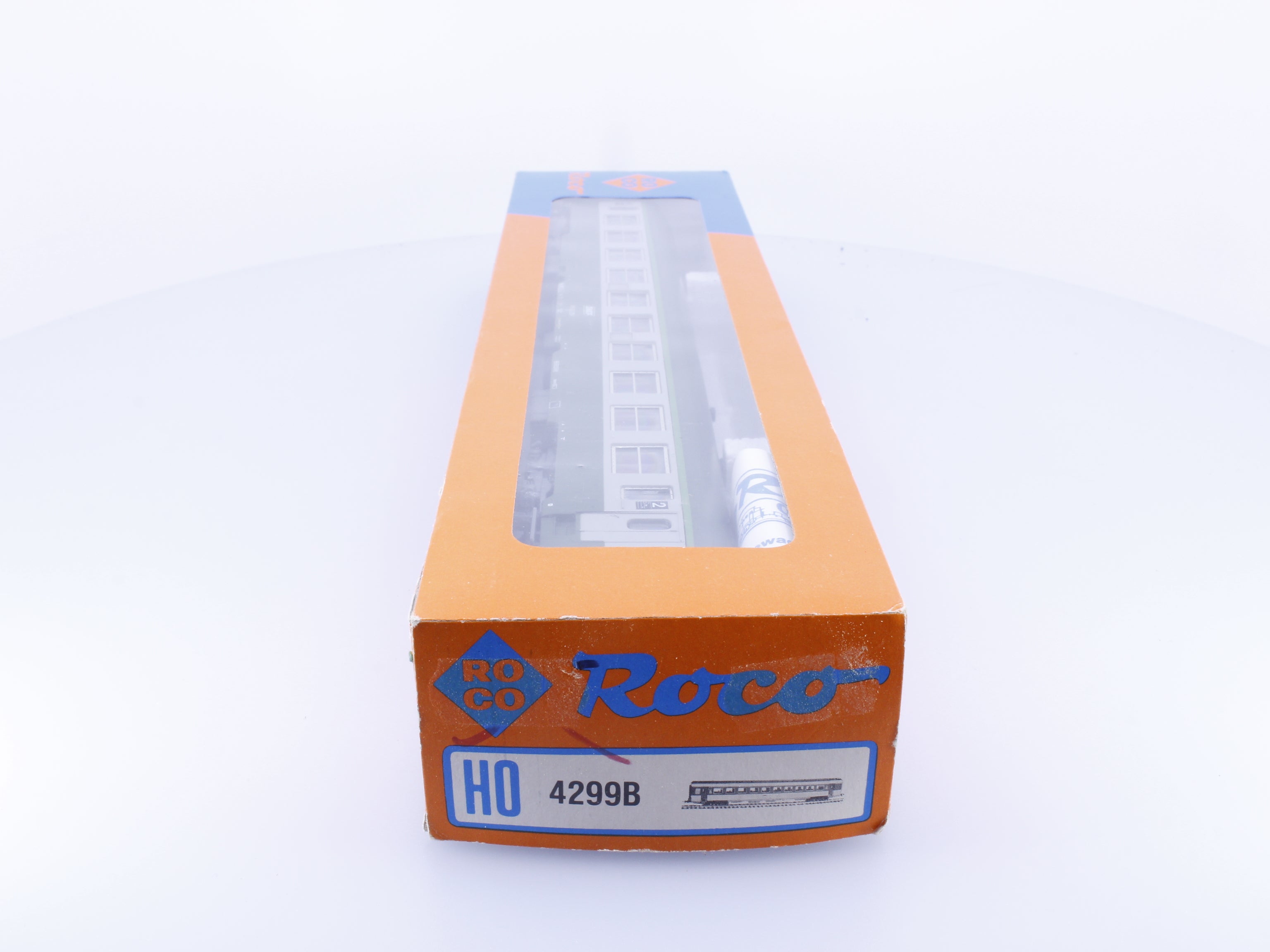 Roco 4299B HO SNCF 2nd Class Passenger Car with Interior Lighting 518720