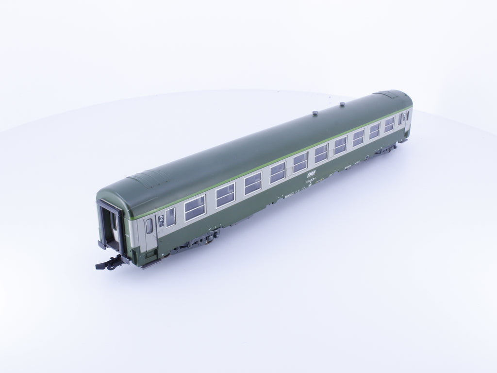Roco 4299B HO SNCF 2nd Class Passenger Car with Interior Lighting 518720
