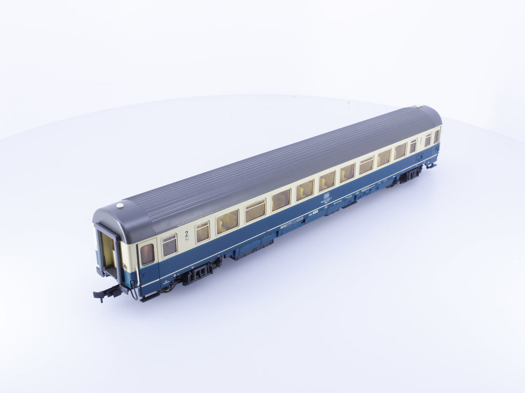 Roco 4235A HO DB 2nd Class Passenger Car with Interior Lighting and End Lights 618020