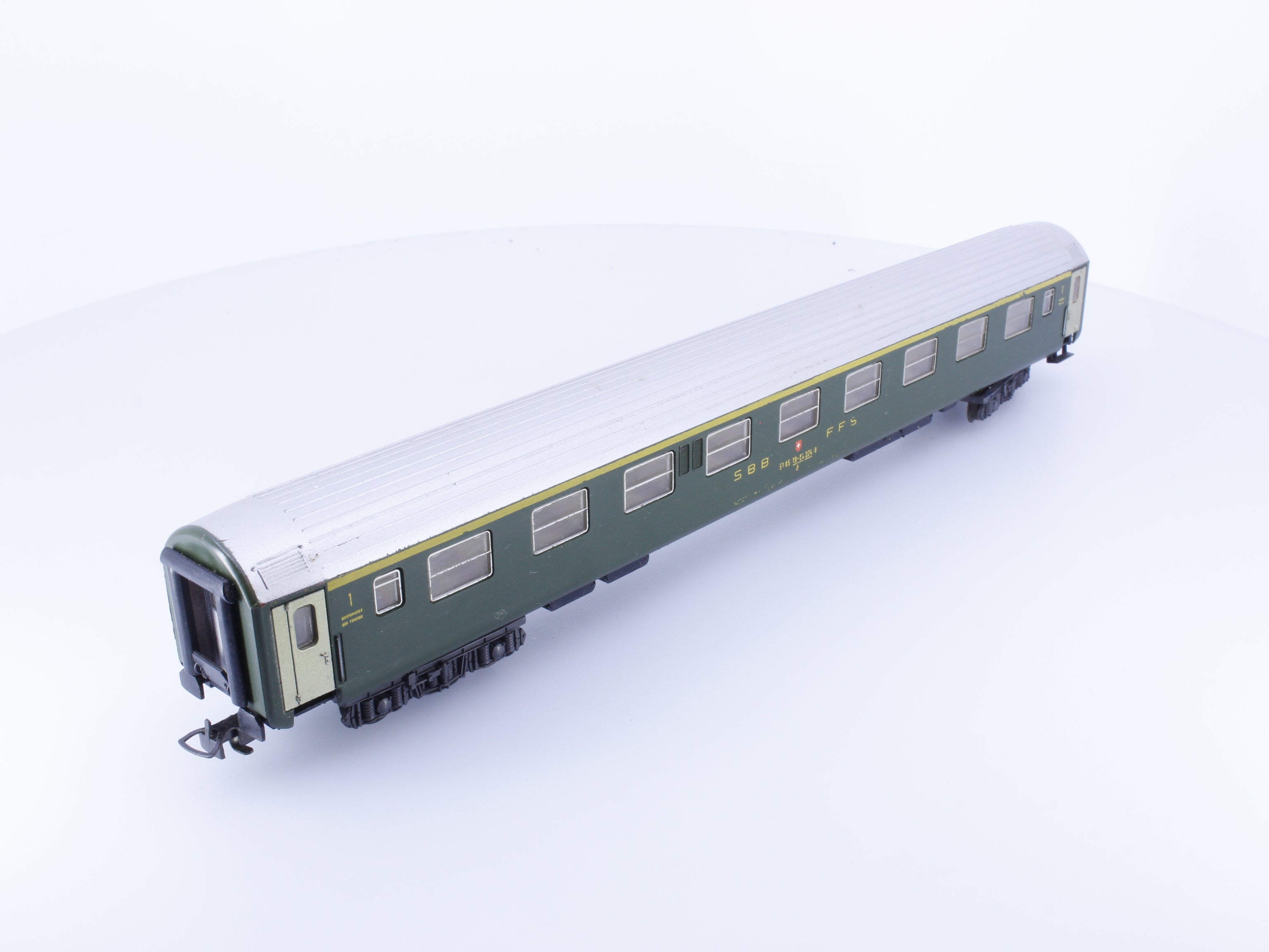Liliput HO SBB-CFF-FFS 1st Class Passenger Car with Interior Details 518519800248