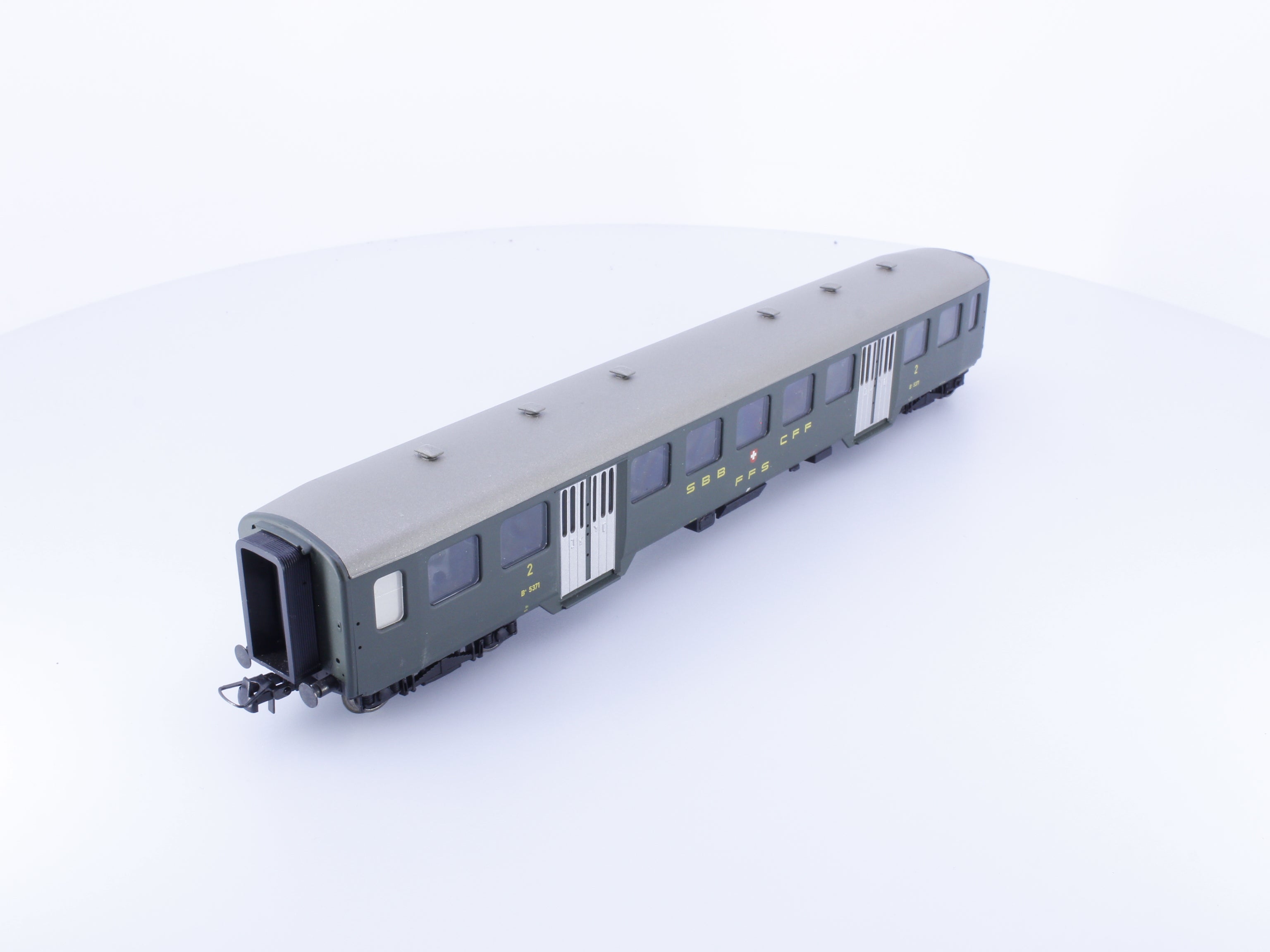 Liliput HO SBB-CFF-FFS 2nd Class Passenger Car with Interior Details B5371