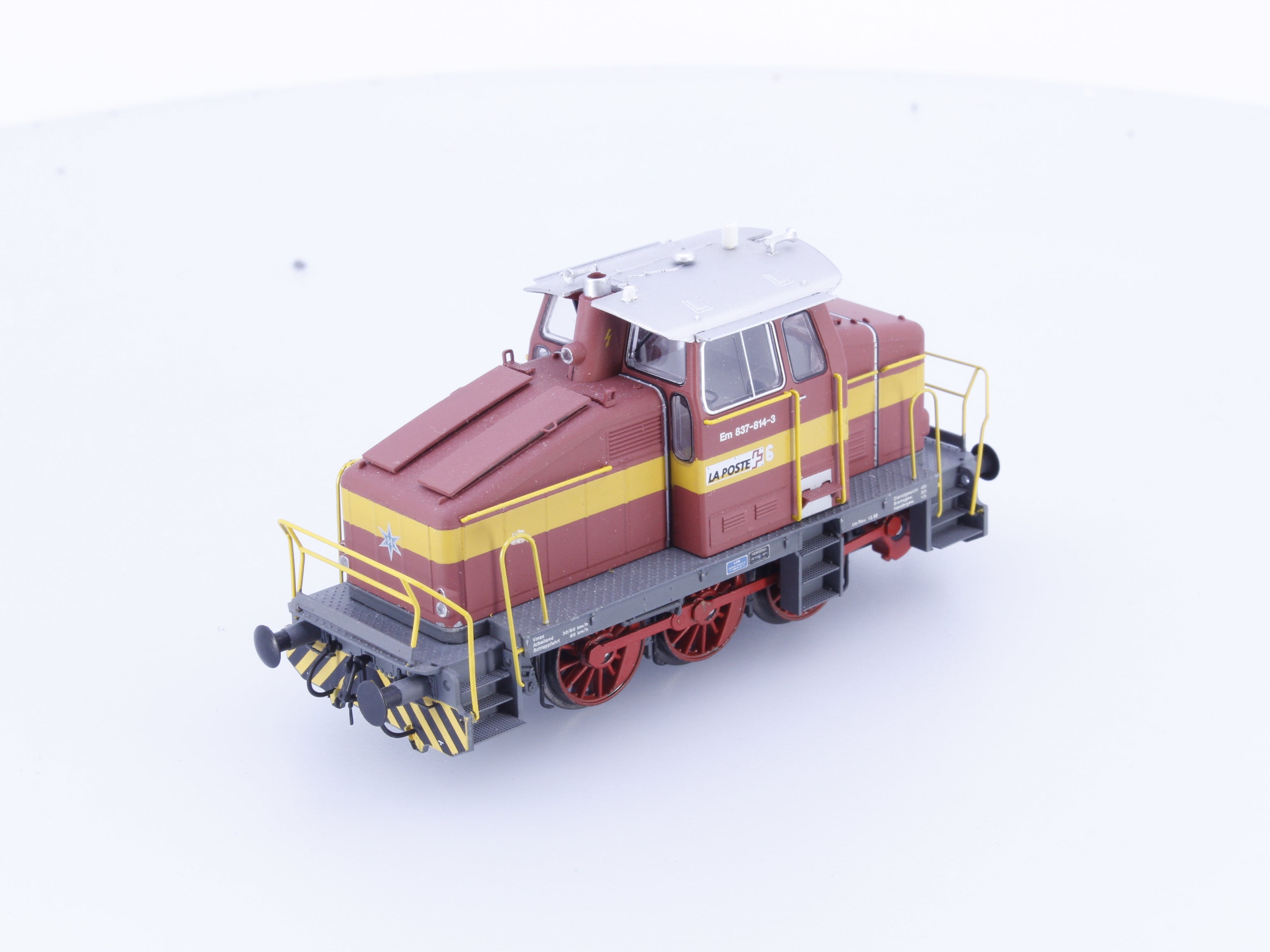 ADE Eisenbahn-Modelle 155002 HO SBB-CFF-FFS DHG 500 C La Poste Diesel Locomotive 814-3 DCC