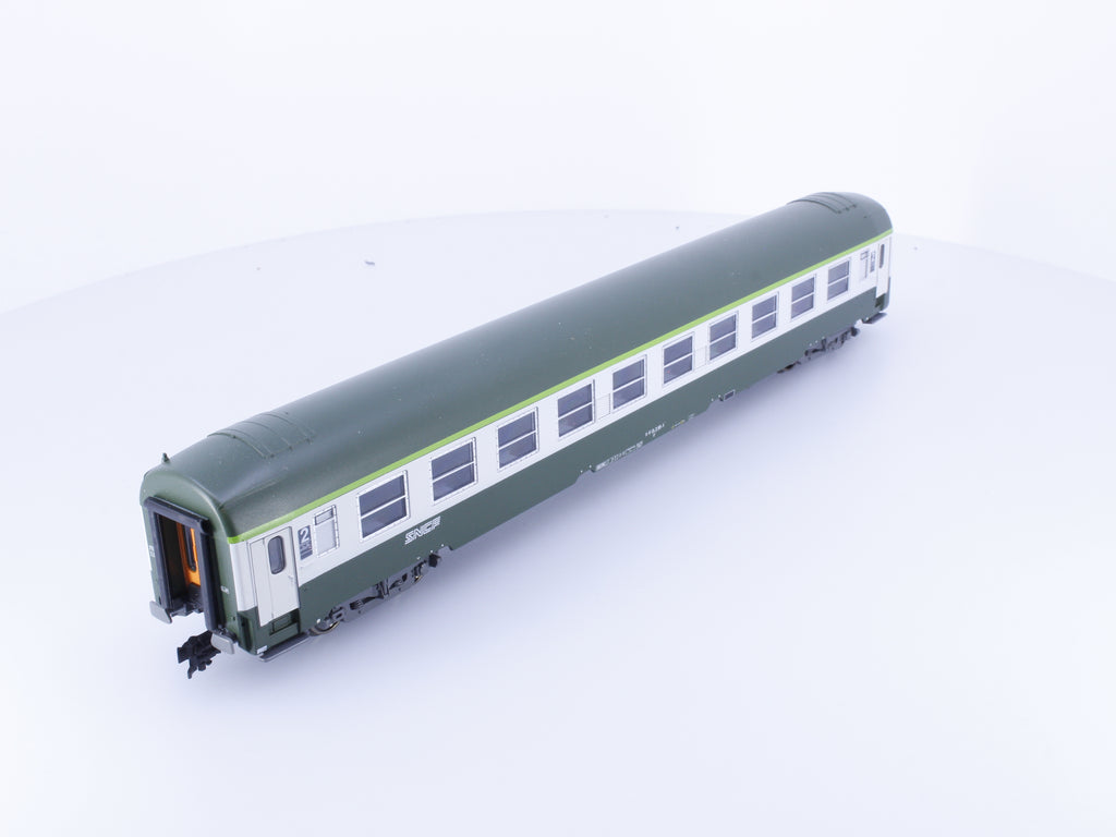 Roco 45589 HO SNCF Personenwagen 2.KL 688-6