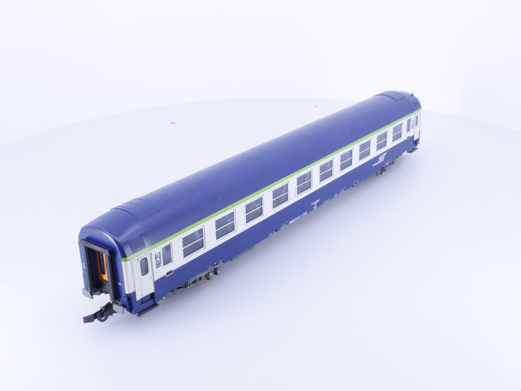 Roco 64047 HO SNCF Personenwagen Abteilwagen 2. Klasse 922-4