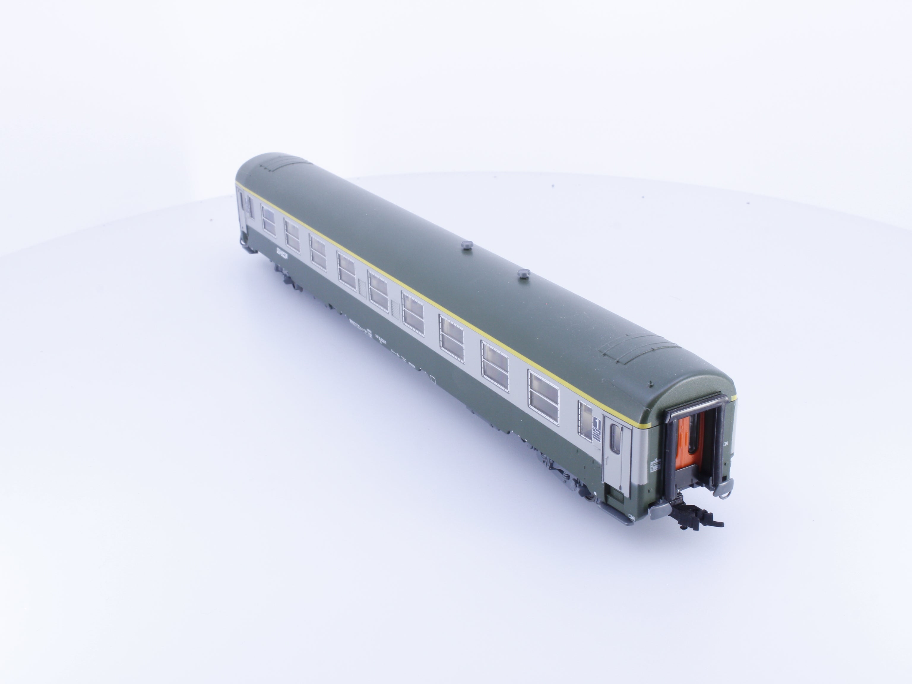 Roco 45200 HO SNCF Personenwagen 1. Kl 364-9 (#1)