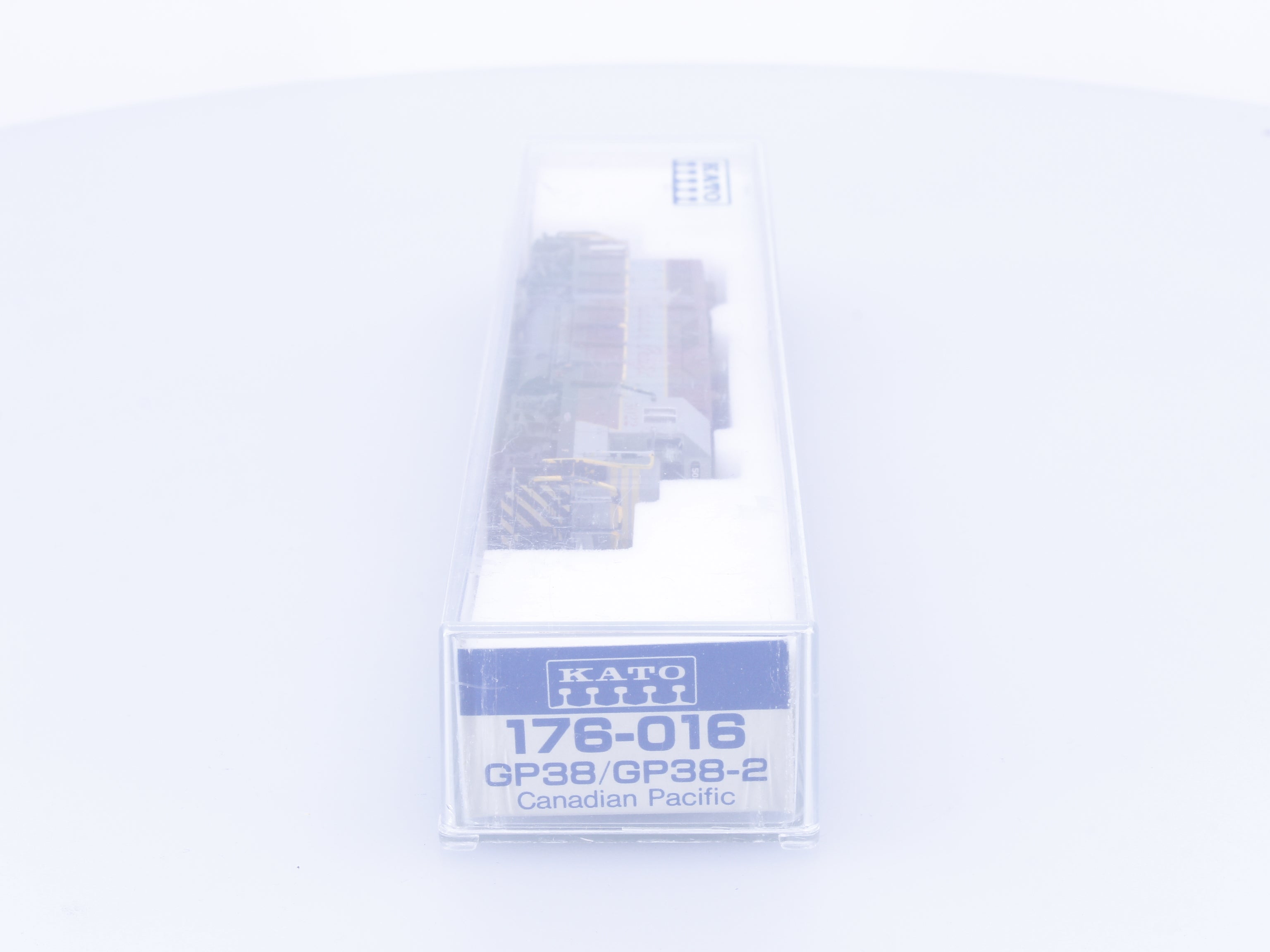 Kato 176-016 N GP38-2 Diesel Locomotive Canadian Pacific (CP) 5022 Analog DC