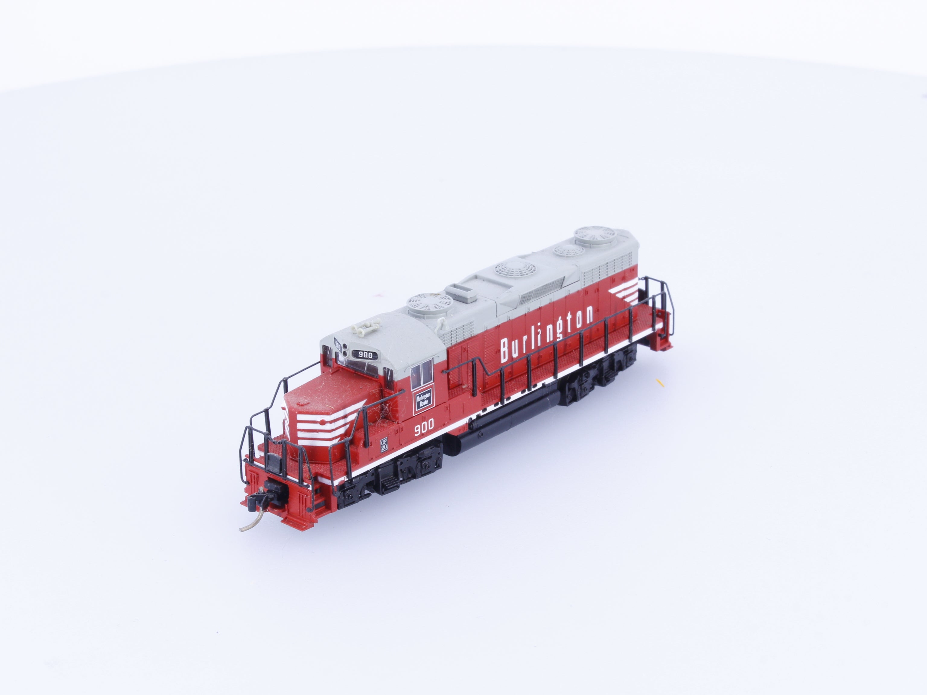 Life-Like 7243 N GP-20 Diesel Locomotive Chicago Burlington and Quincey (CBQ) 900 Analog DC