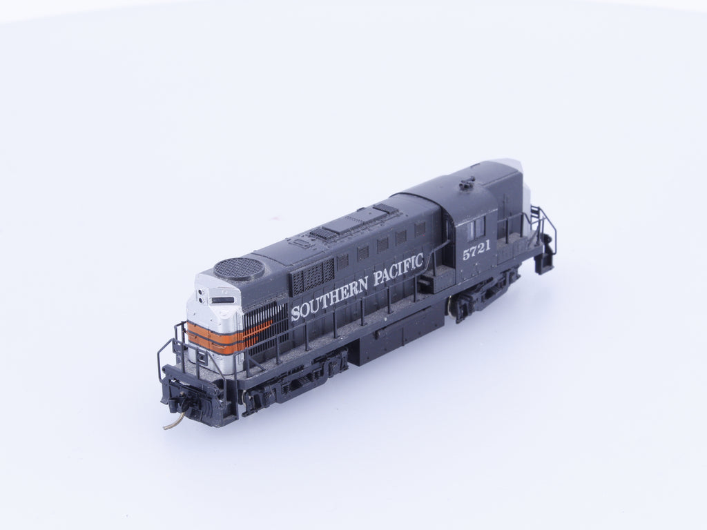 Kato N GP-7 Phase 2 Diesel Locomotive Southern Pacific (SP) 5721 Analog DC