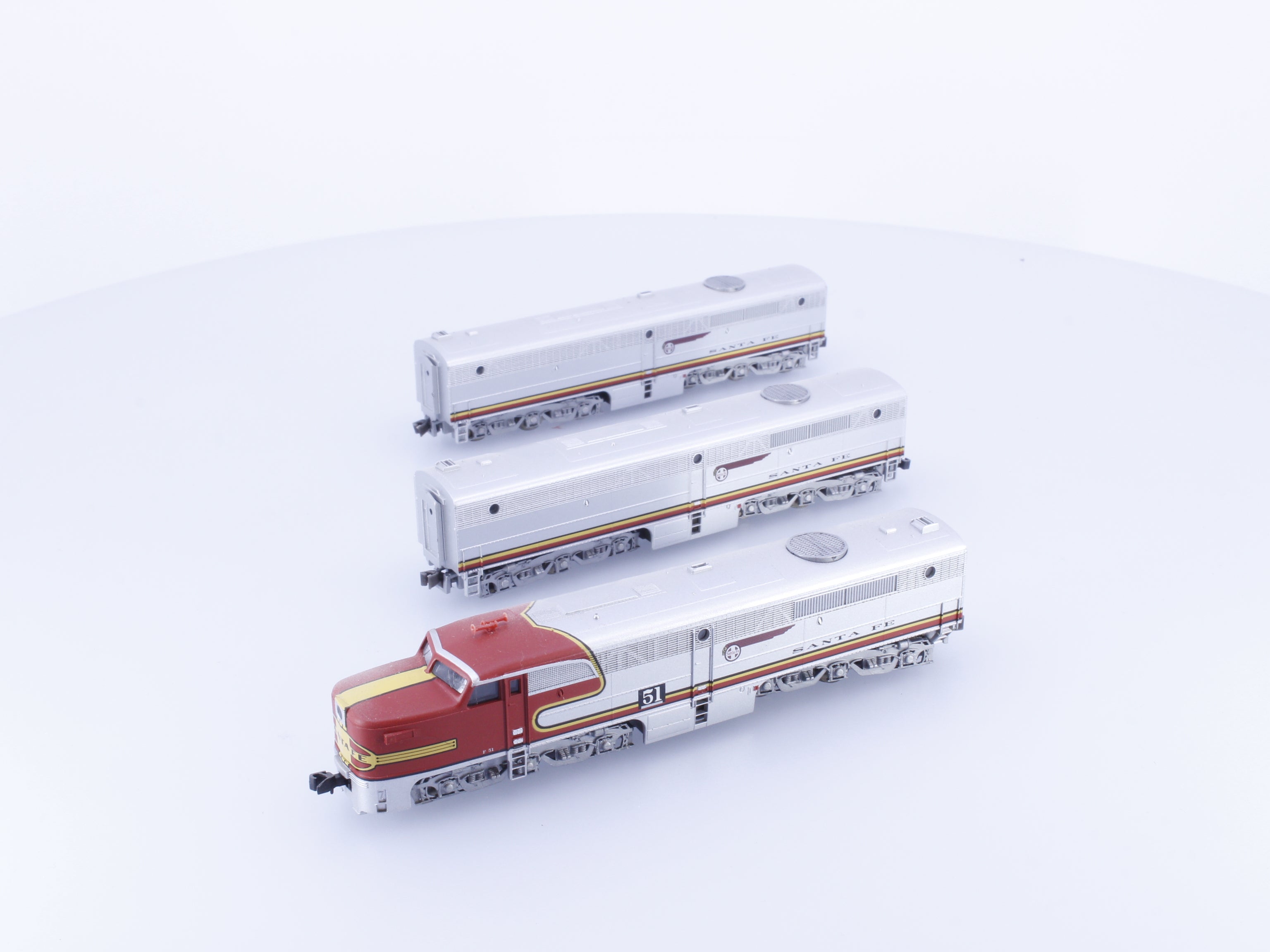 Life-Like 7049/7051/7051 N Alco PA PB PB 3 Piece Set of Diesel Locomotives. Only PA Powered Atchison Topeka and Santa Fe (ATSF) 51 51A 51A Analog DC