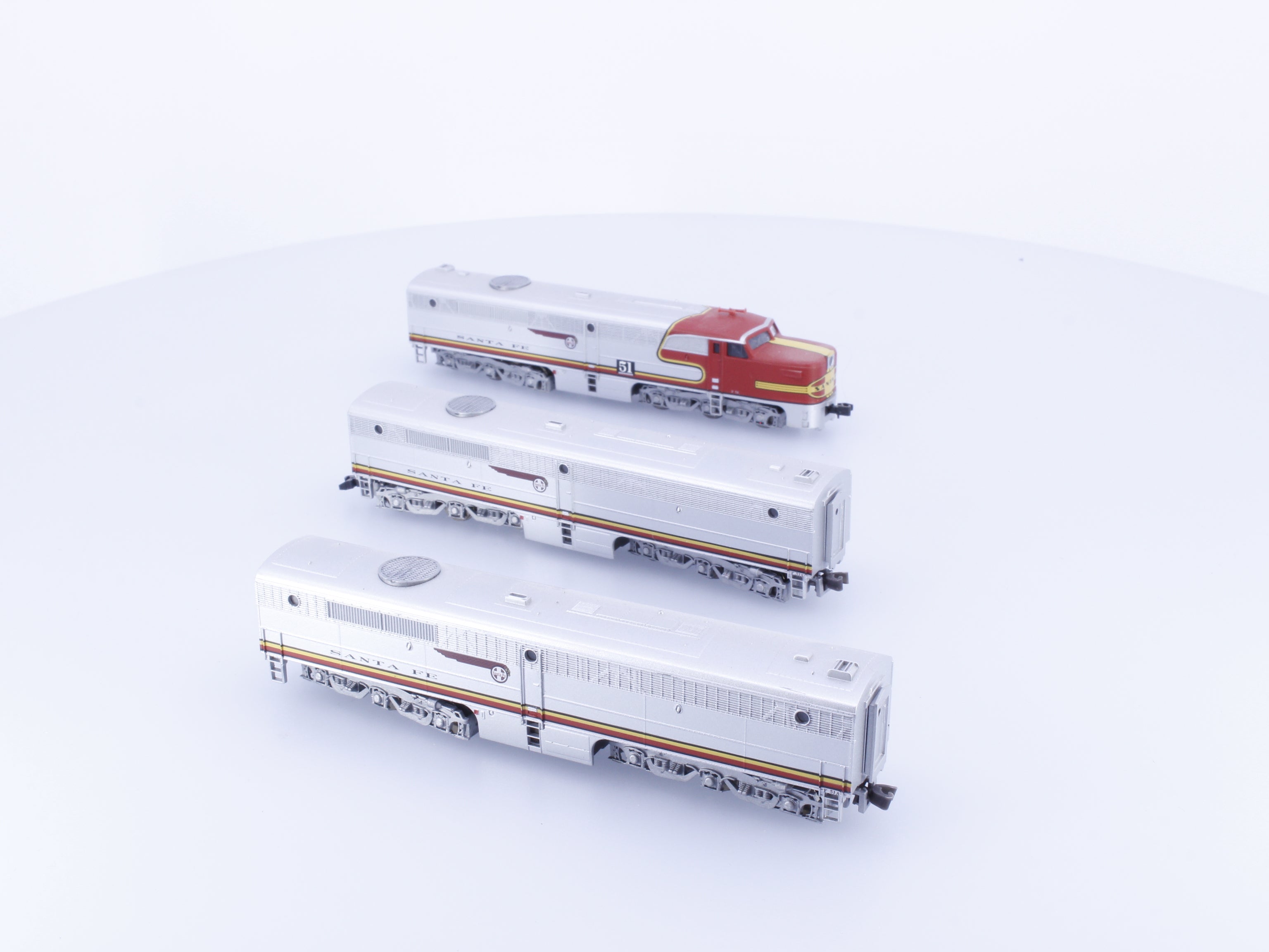 Life-Like 7049/7051/7051 N Alco PA PB PB 3 Piece Set of Diesel Locomotives. Only PA Powered Atchison Topeka and Santa Fe (ATSF) 51 51A 51A Analog DC