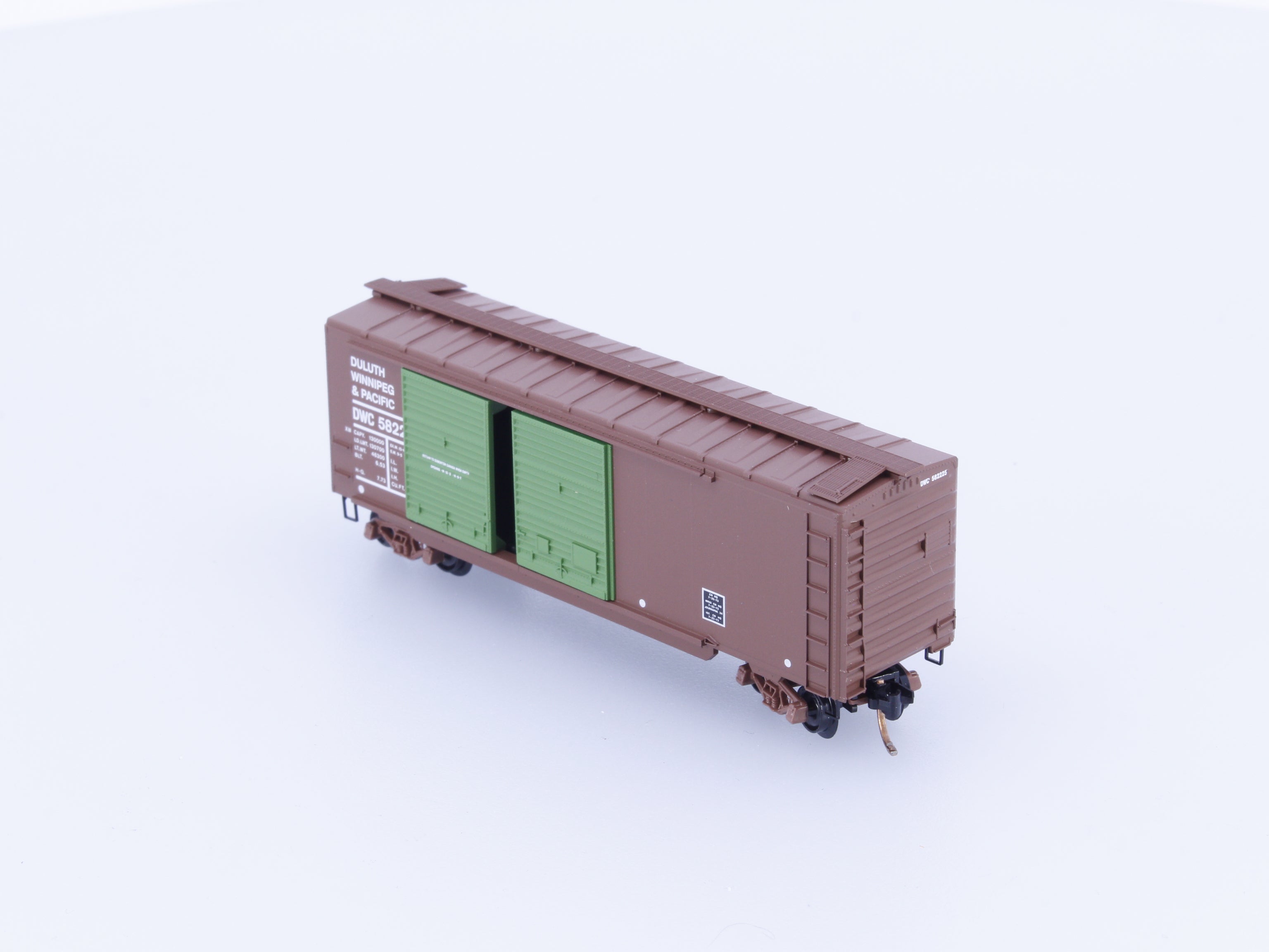 Micro Trains 23260 N 40' Standard Box Car Double Doors Duluth Winnipeg and Pacific (DWP) 582225