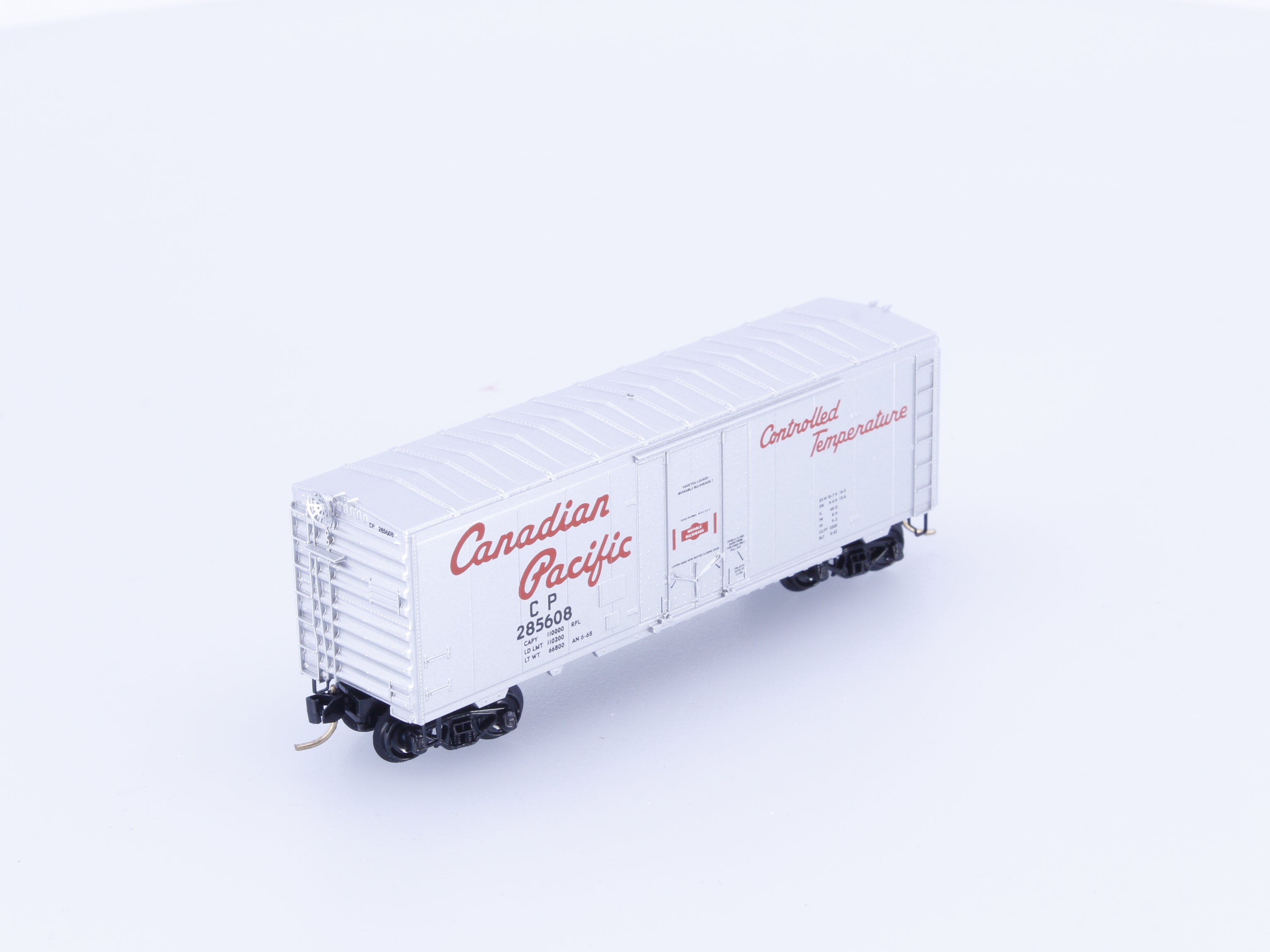 Micro Trains 74040/1 N 40' Steel Plug Door Boxcar Canadian Pacific (CP) 285608