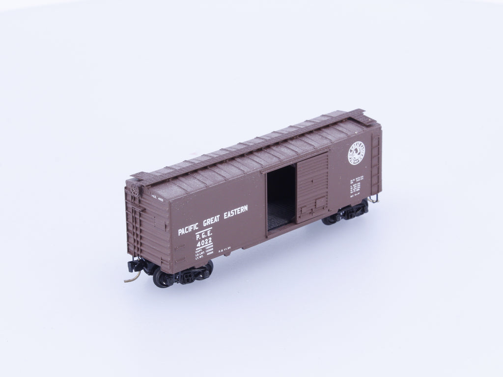 Micro Trains N 40' Standard Box Car Single Door Pacific Great Eastern (PGE) 4022