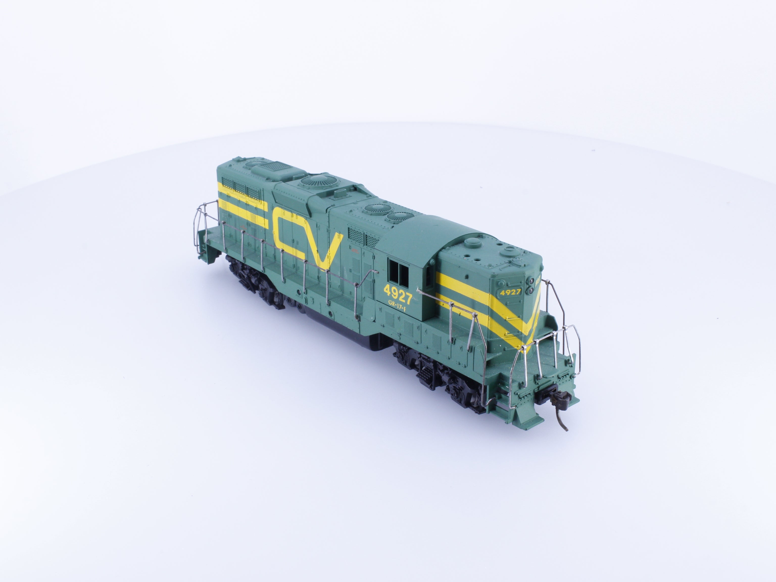 Athearn 2520 HO GP-9 Diesel Locomotive Central Vermont 4927 Analog DC