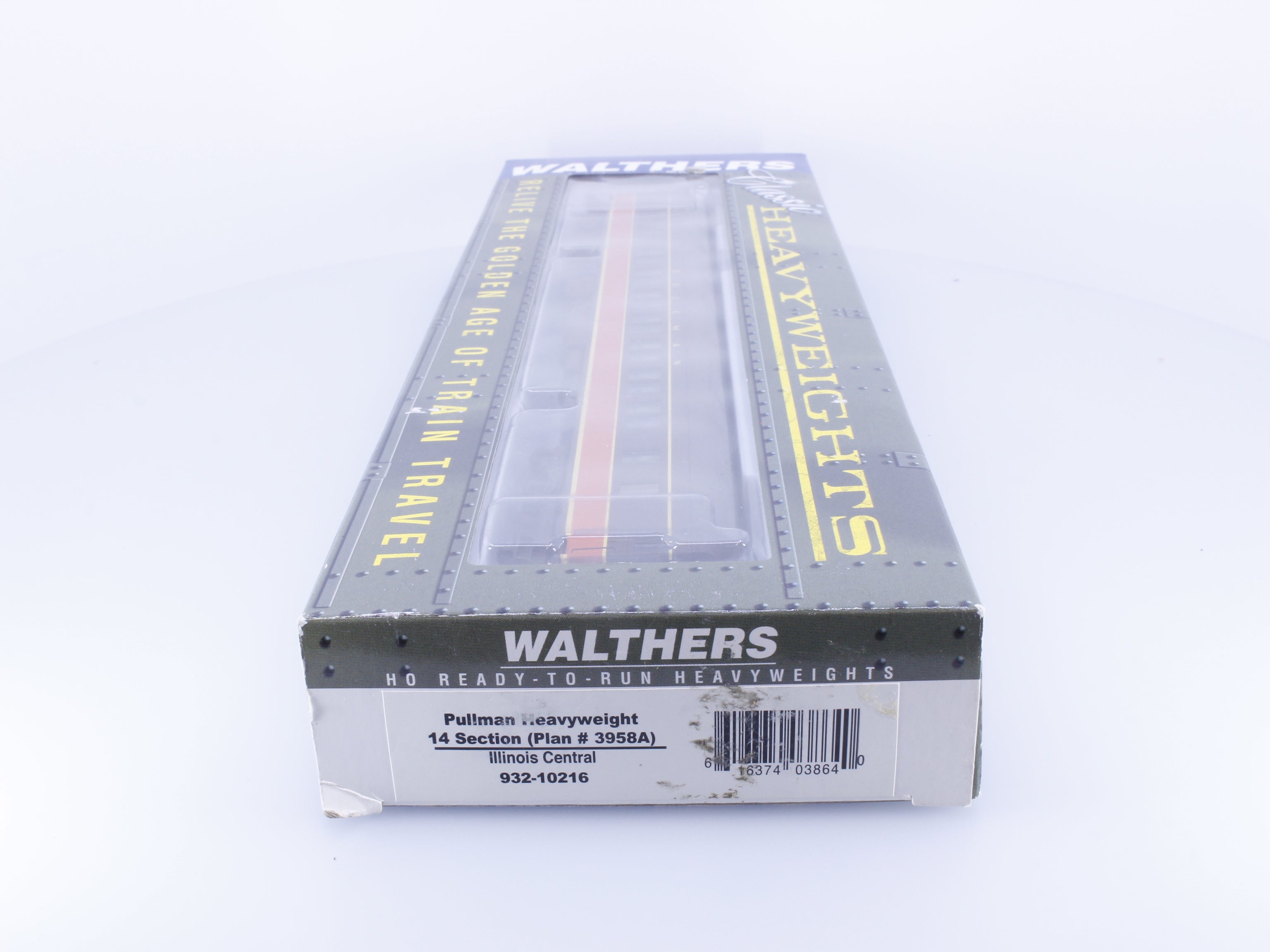 Walthers 932-10216 HO Pullman Heavyweight 14 Section Passenger Car Illinois Central (IC) (2)