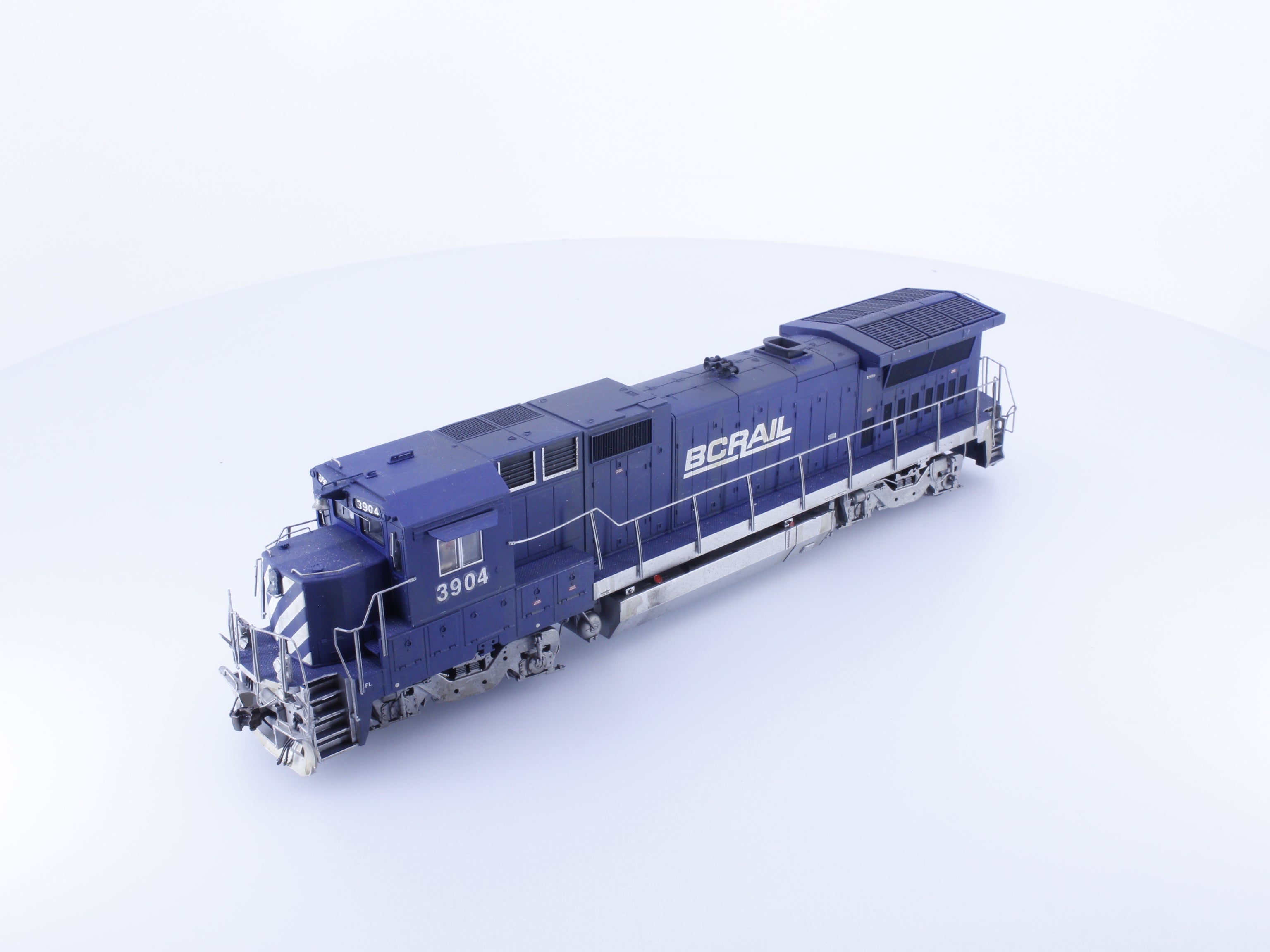 Atlas D8-39B HO Dash 8-39B Diesel Weathered Locomotive BC Rail (BCOL) 3904 DCC