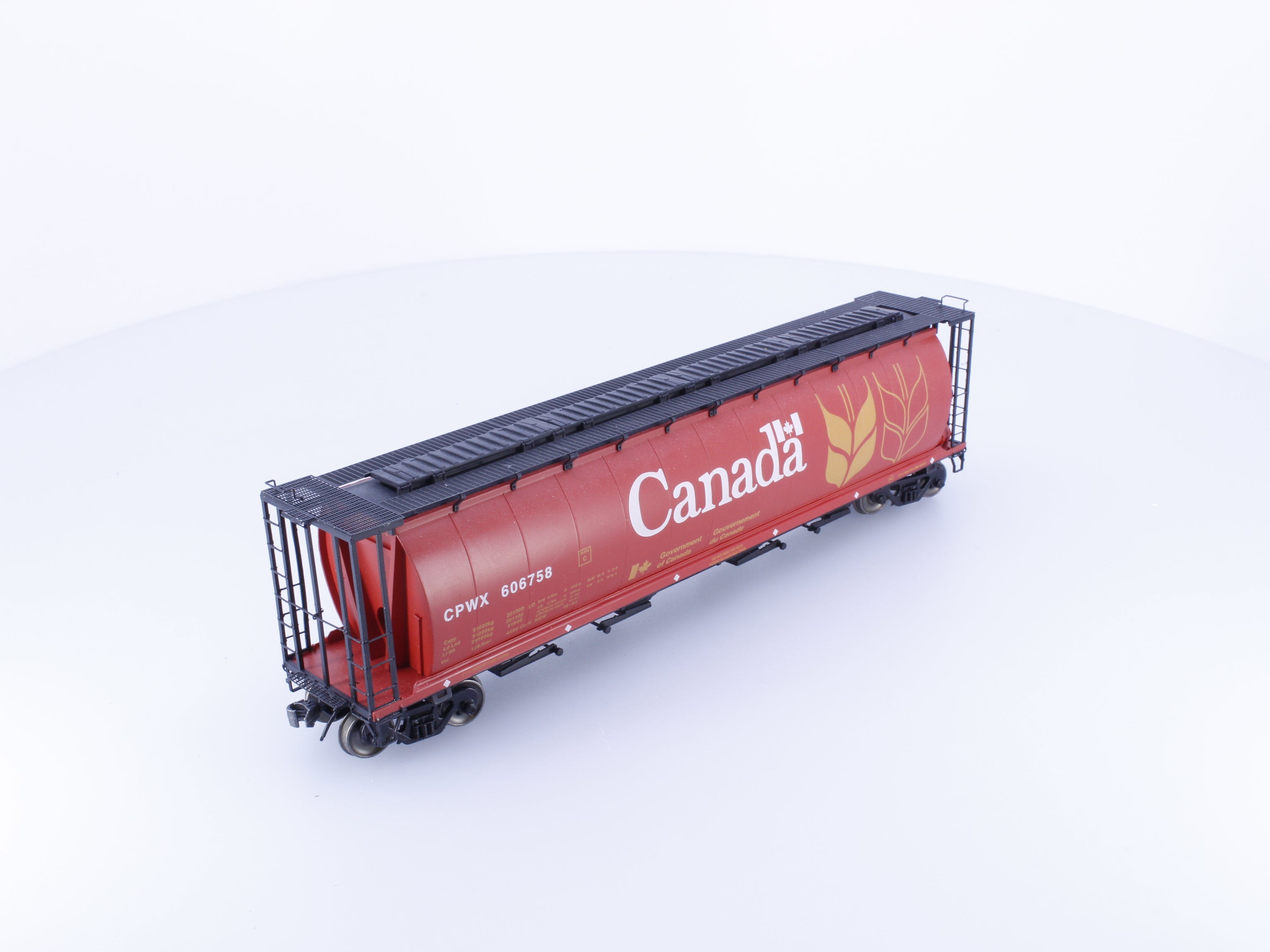InterMountain 45102-151 HO Cylindrical Covered Hopper Red Canada Canadian Wheat Board (CNWX) 606758