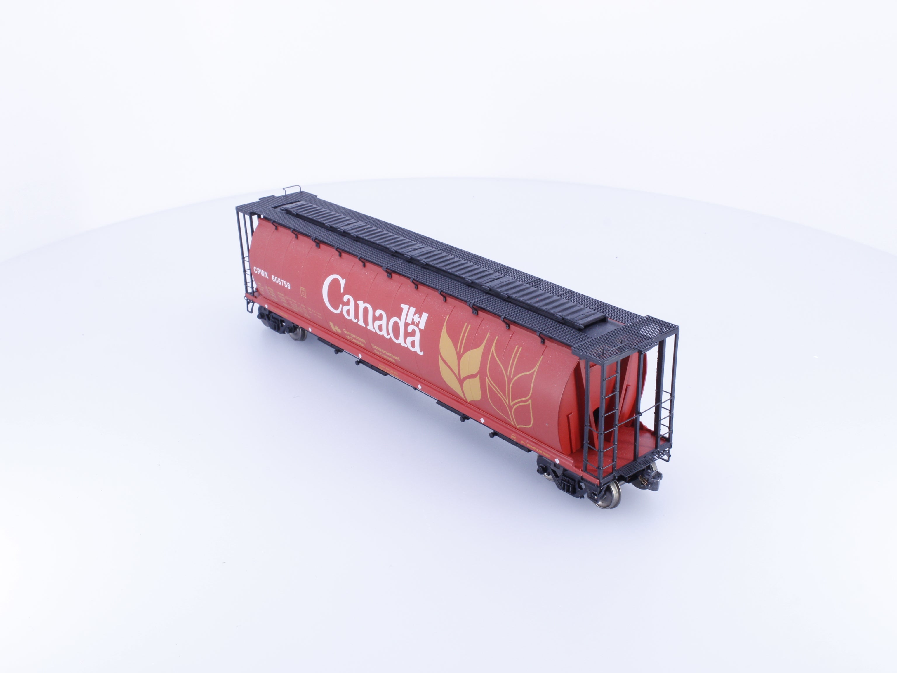 InterMountain 45102-151 HO Cylindrical Covered Hopper Red Canada Canadian Wheat Board (CNWX) 606758