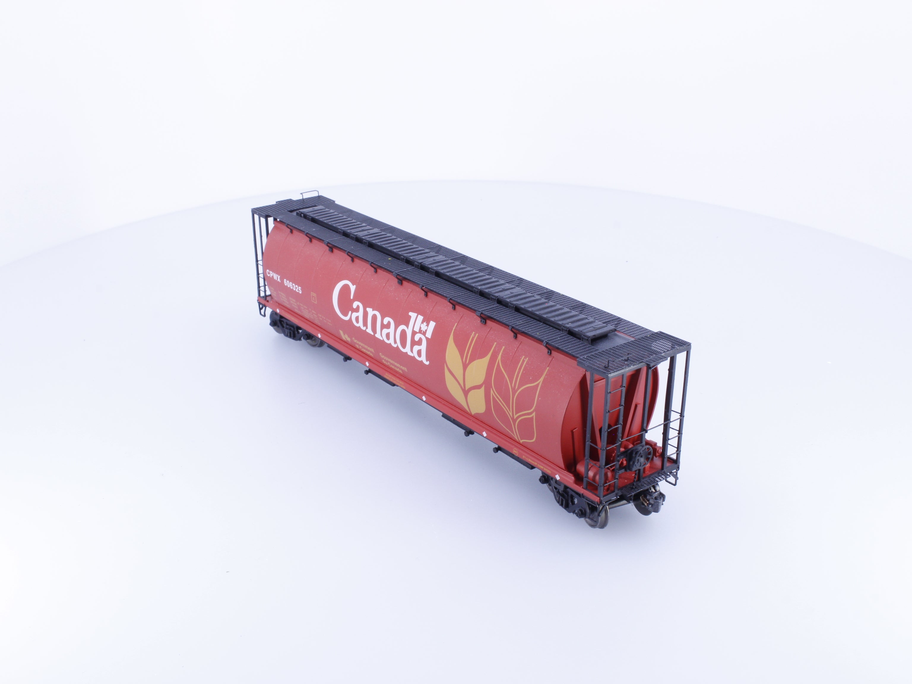 InterMountain 45102-147 HO Cylindrical Covered Hopper Red Canada Canadian Wheat Board (CNWX) 606325