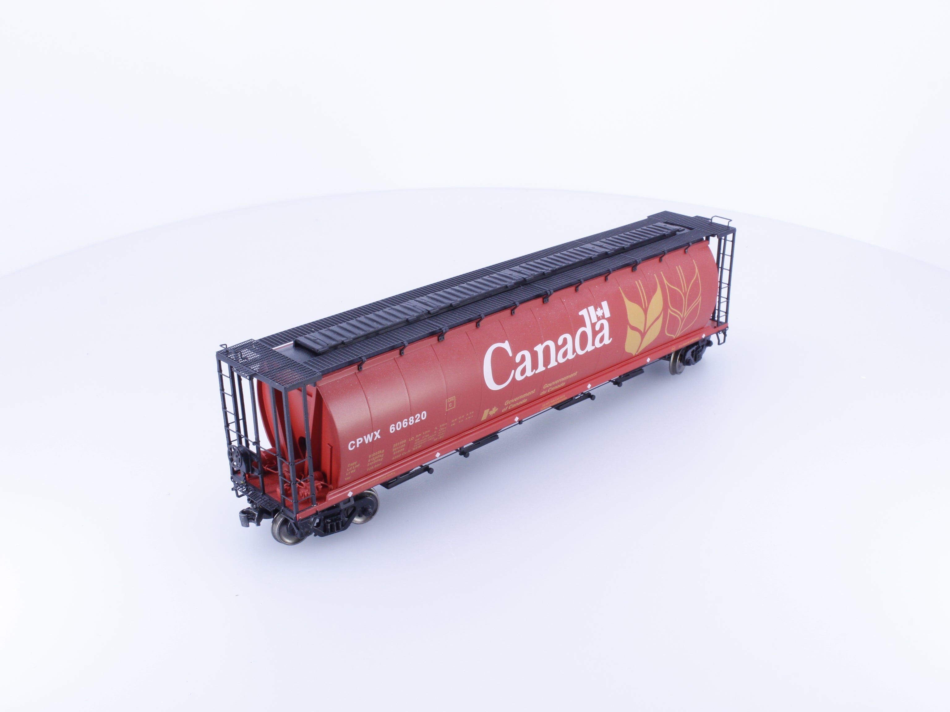 InterMountain 45102-152 HO Cylindrical Covered Hopper Red Canada Canadian Wheat Board (CNWX) 606820
