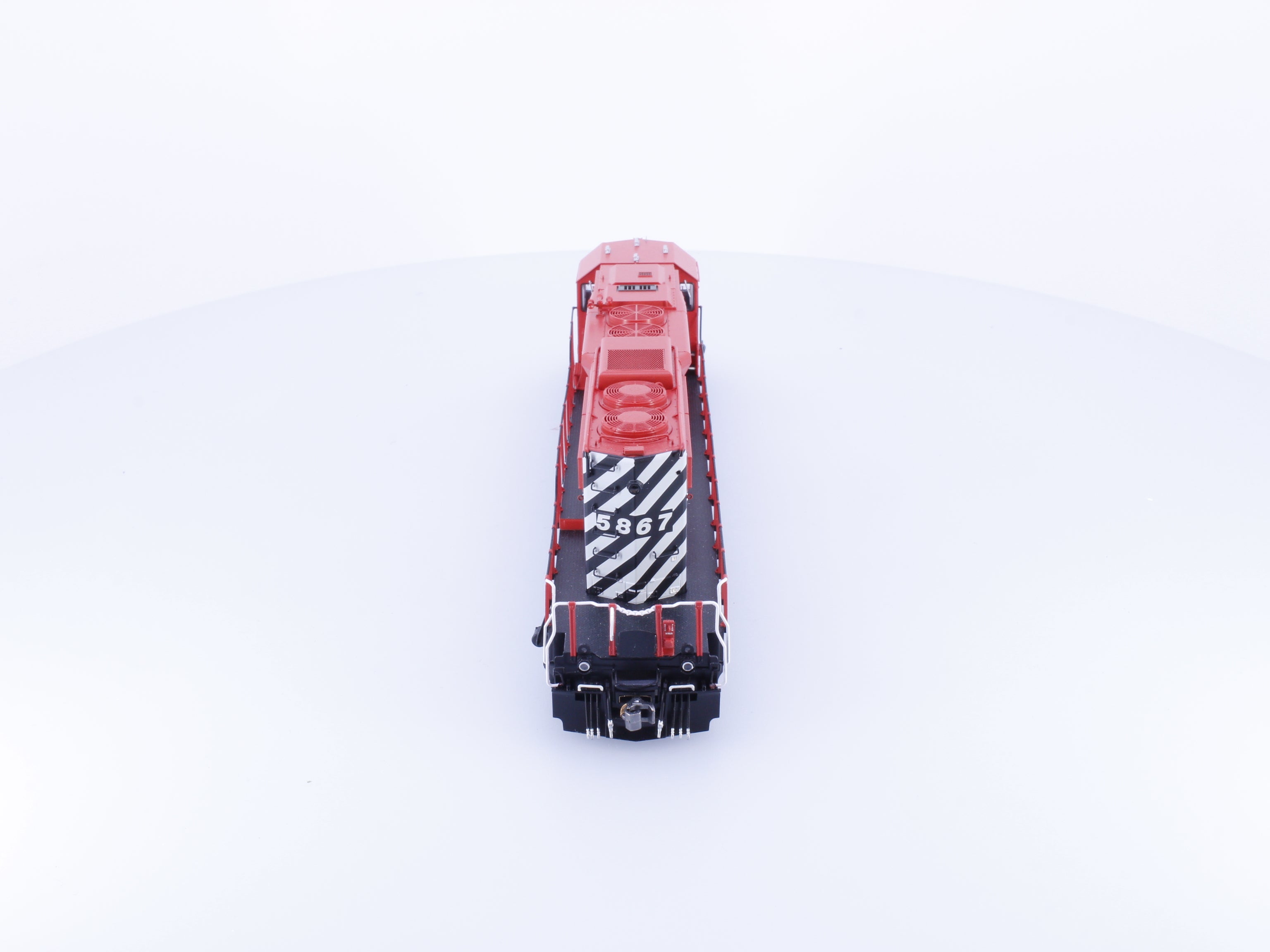 Bowser 25325 HO SD40-2 Diesel Locomotive Plows on Both Ends Canadian Pacific (CP) 5867 DCC & Sound