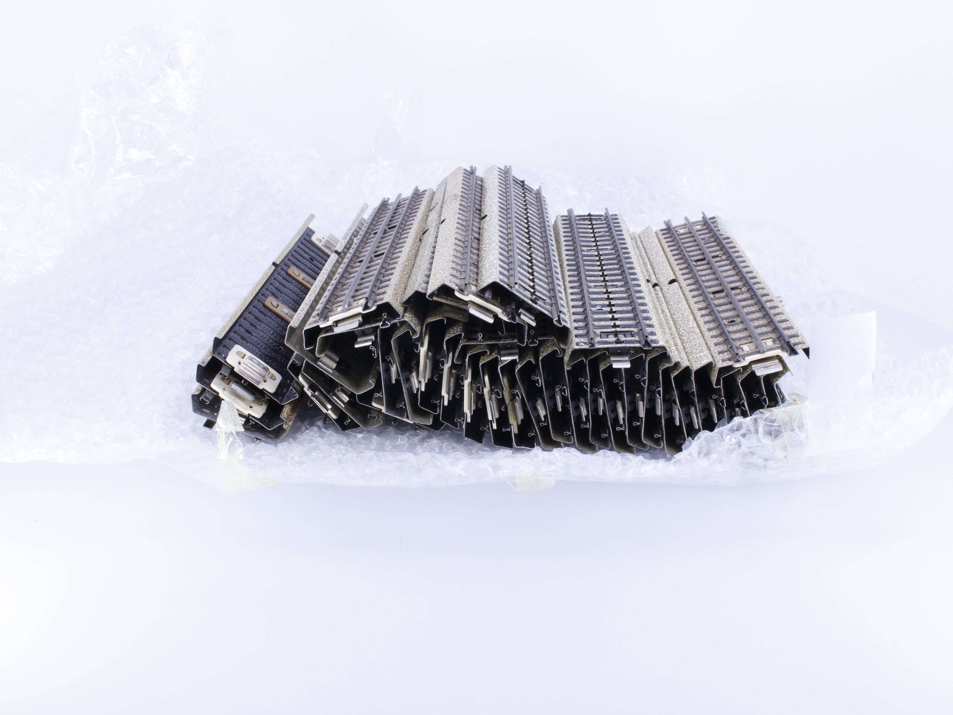 Marklin ASSTMTK HO Assorted Straight M Track, Studded and Solid Rail Approx 40 pcs