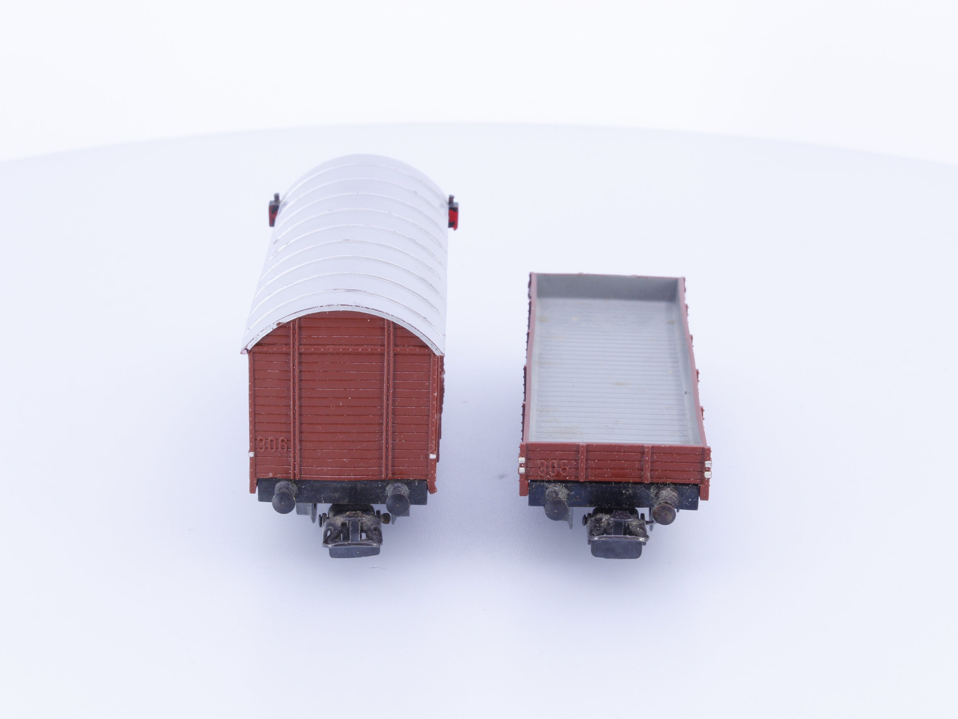 Marklin HO DB One Short Flat Car and One Short Box Car