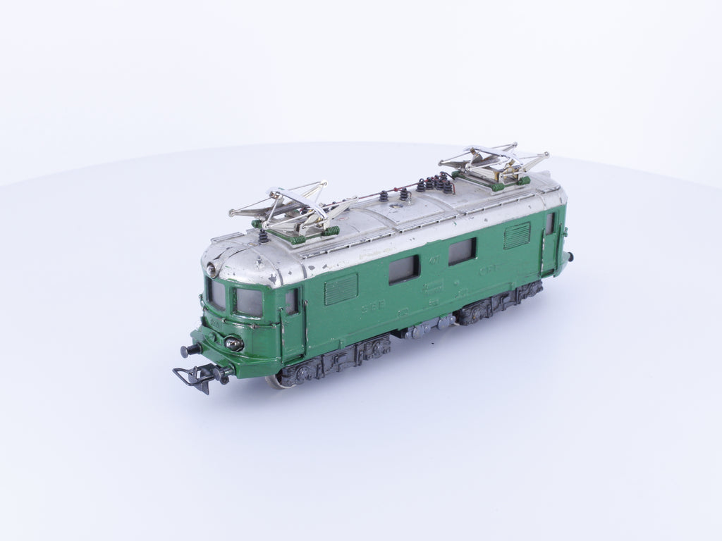 Marklin RES800 HO SBB-CFF-FFS Re4/4 Electric Locomotive Re-Painted 427 Analog AC