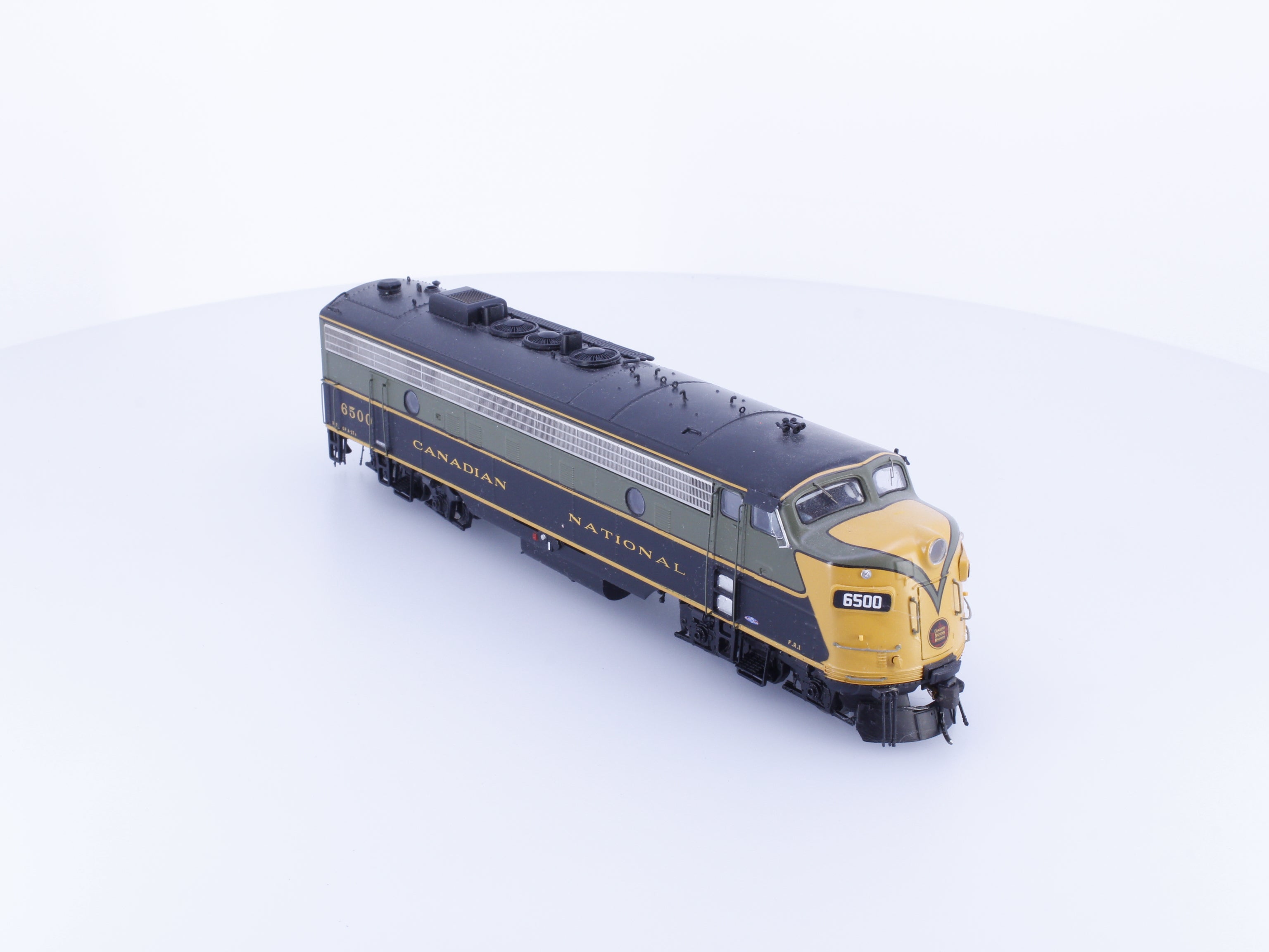 Rapido 220501 HO FP9A Diesel Locomotive 1954 Scheme Canadian National (CN) 6500 DCC & Sound