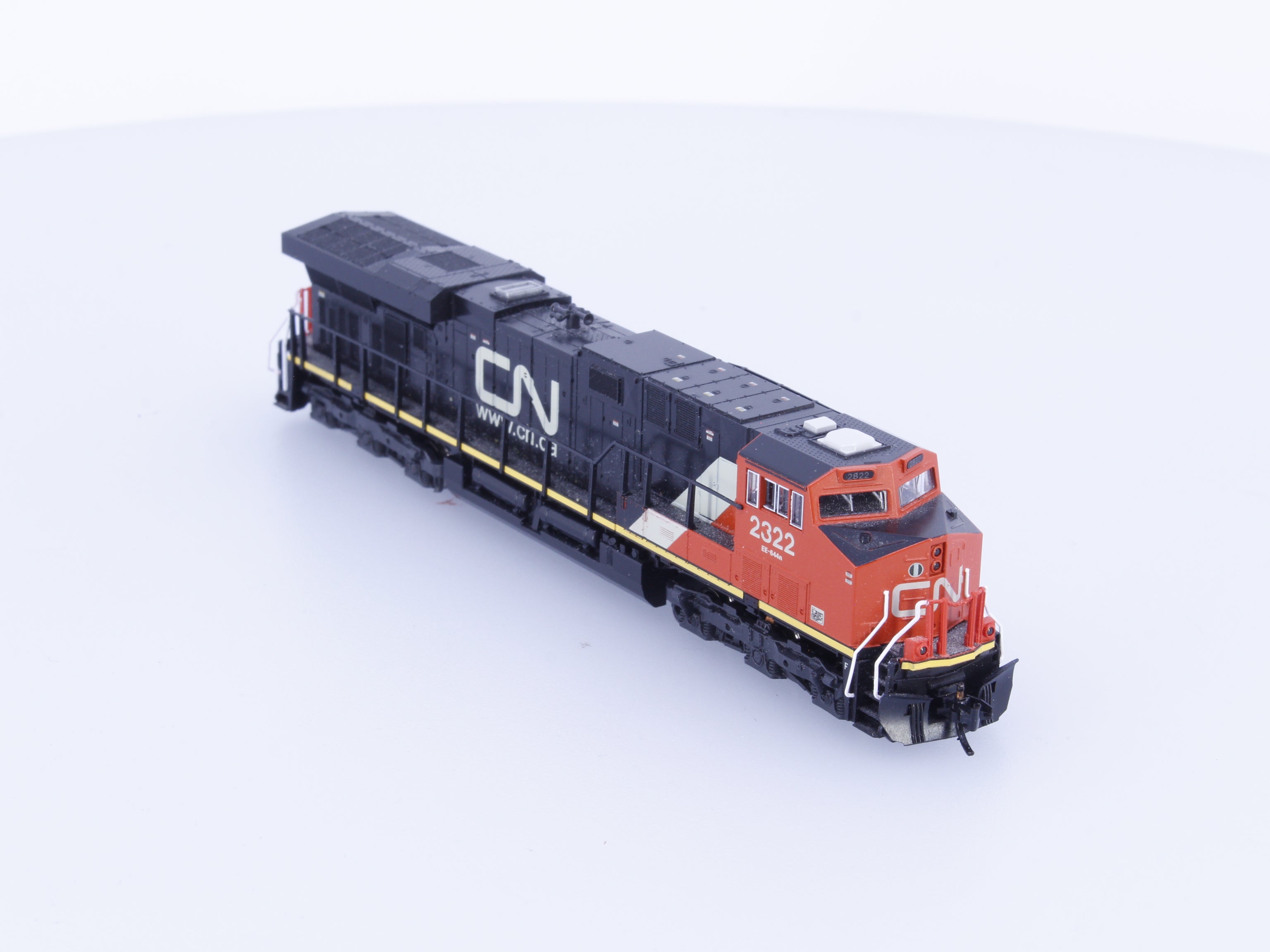 Kato 176-8918 N ES44AC Diesel Locomotive Canadian National (CN) 2322 Analog DC