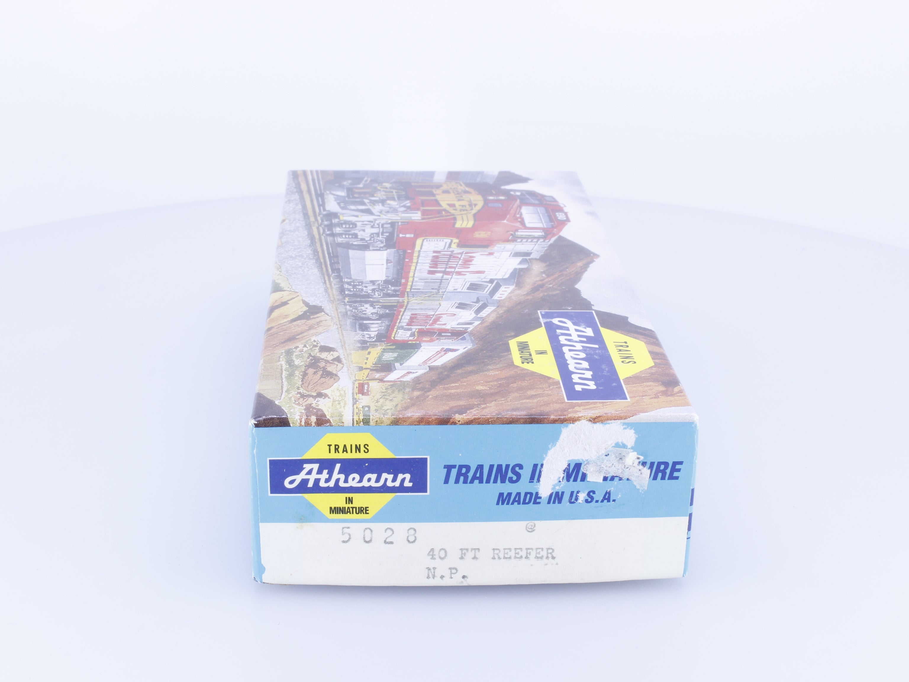 Athearn 5028 HO 40' Reefer Kit Northern Pacific (NP) 91450 (#1)