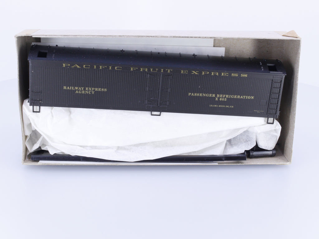Athearn 5335 HO 50' Express Reefer Kit Railway Express Agency (REX) X603