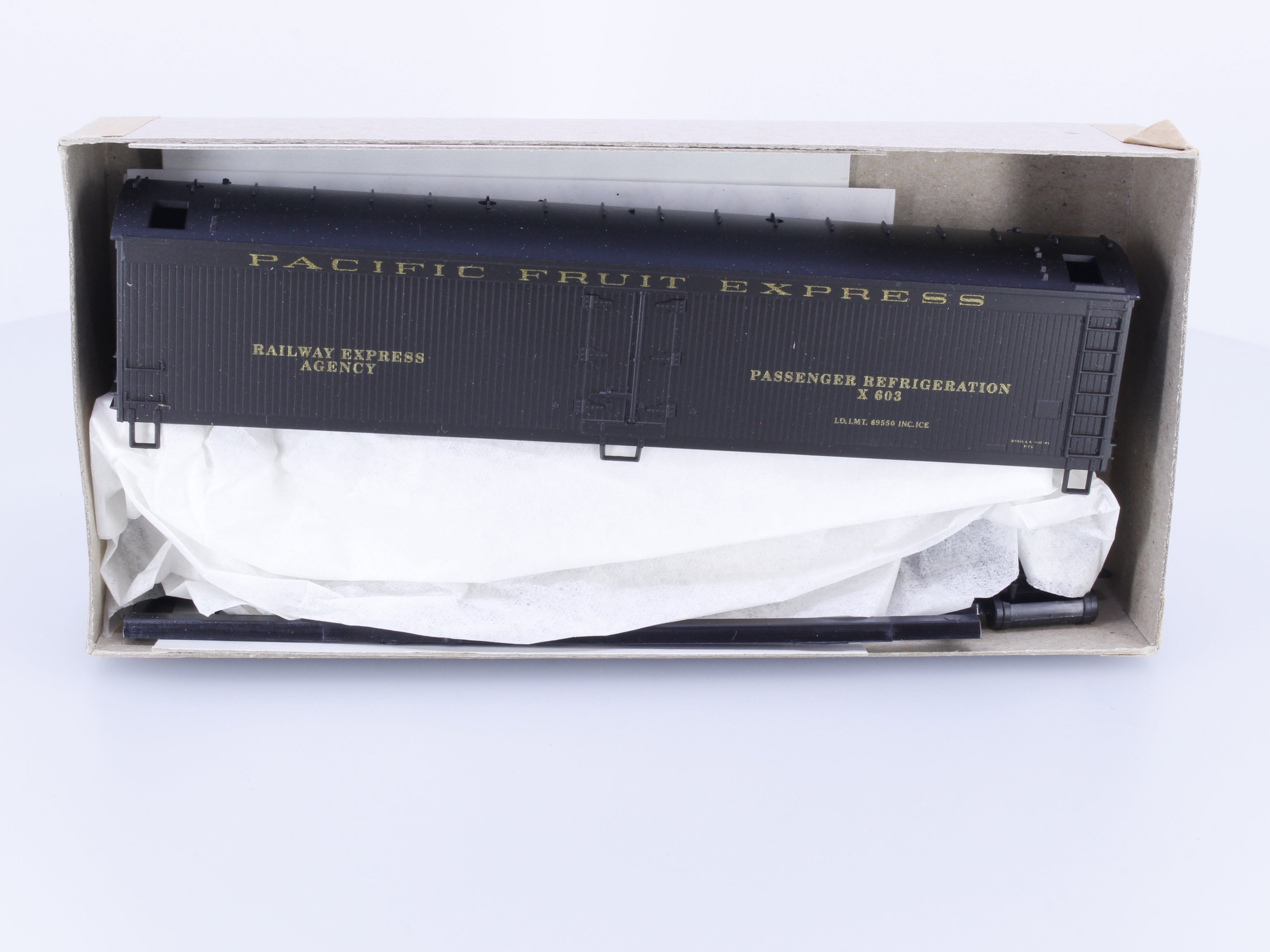 Athearn 5335 HO 50' Express Reefer Kit Railway Express Agency (REX) X603