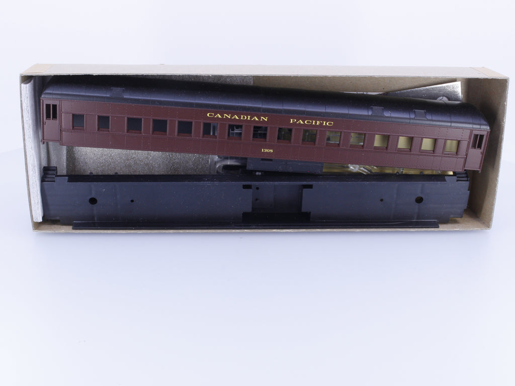 Athearn 2441 HO Standard Passenger Coach Round Roof Canadian Pacific (CP) 1308 (#2)