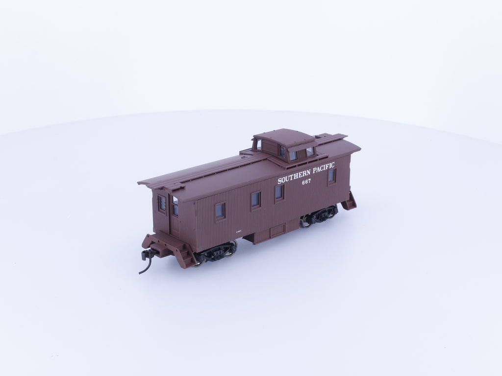 Walthers 932-7606 HO C-30-1 Wood Caboose Southern Pacific (SP) 667