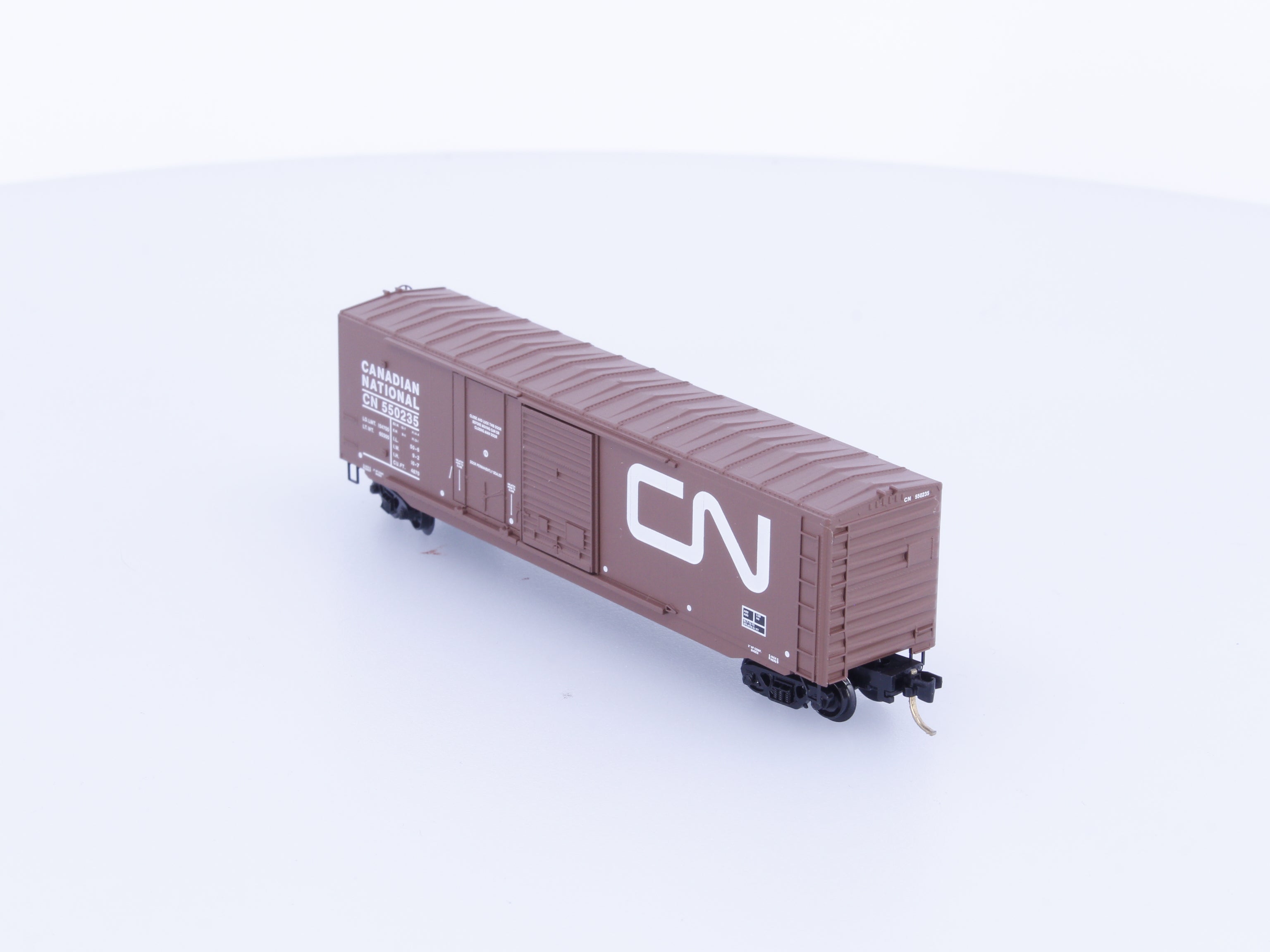 Micro Trains 76010 N 50' Standard Box Car, Plug and Sliding Door Canadian National (CN) 550235