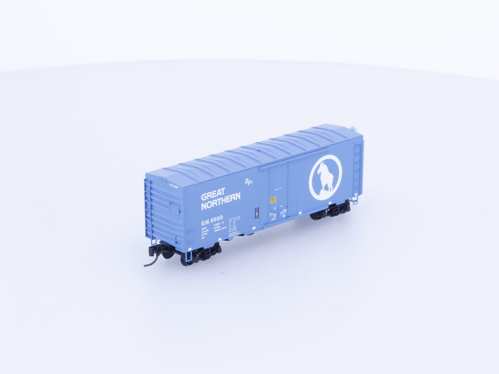 Micro Trains 07400037 N 40' Standard Box Car, Plug Door Great Northern (GN) 6669