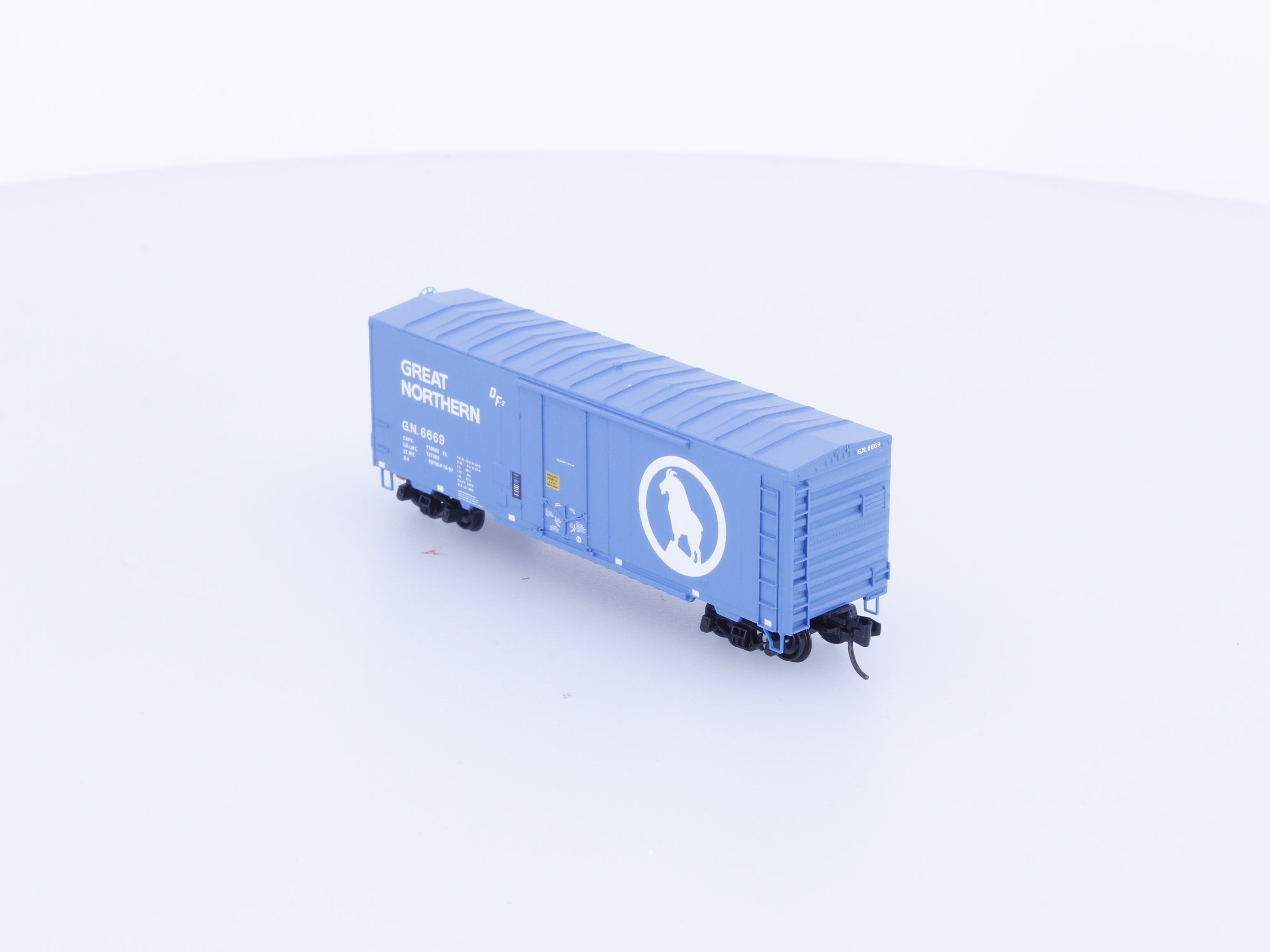 Micro Trains 07400037 N 40' Standard Box Car, Plug Door Great Northern (GN) 6669
