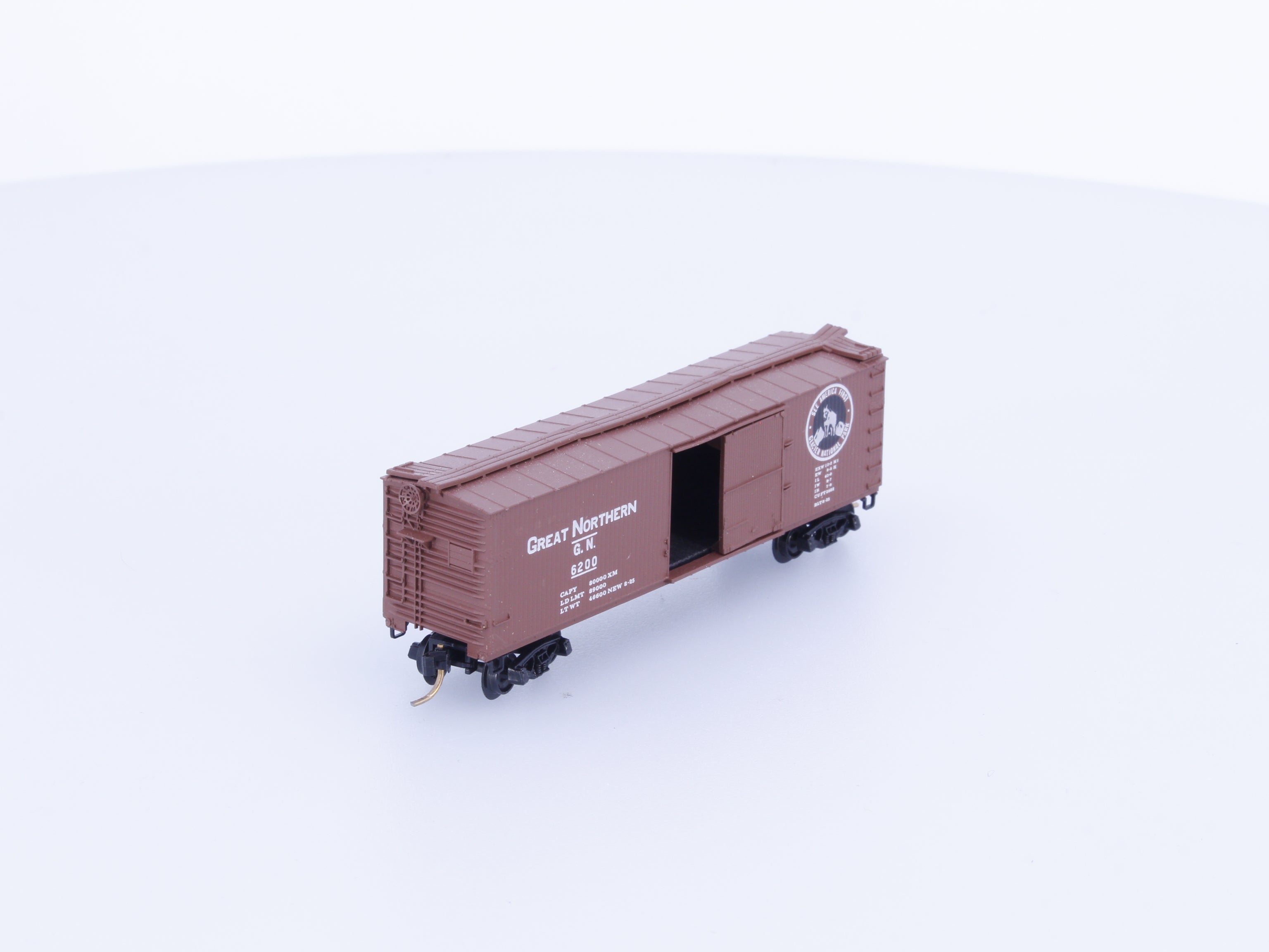 Micro Trains 42080 N 40' Double-Sheathed Wood Box Car, Single Door Great Northern (GN) 6200