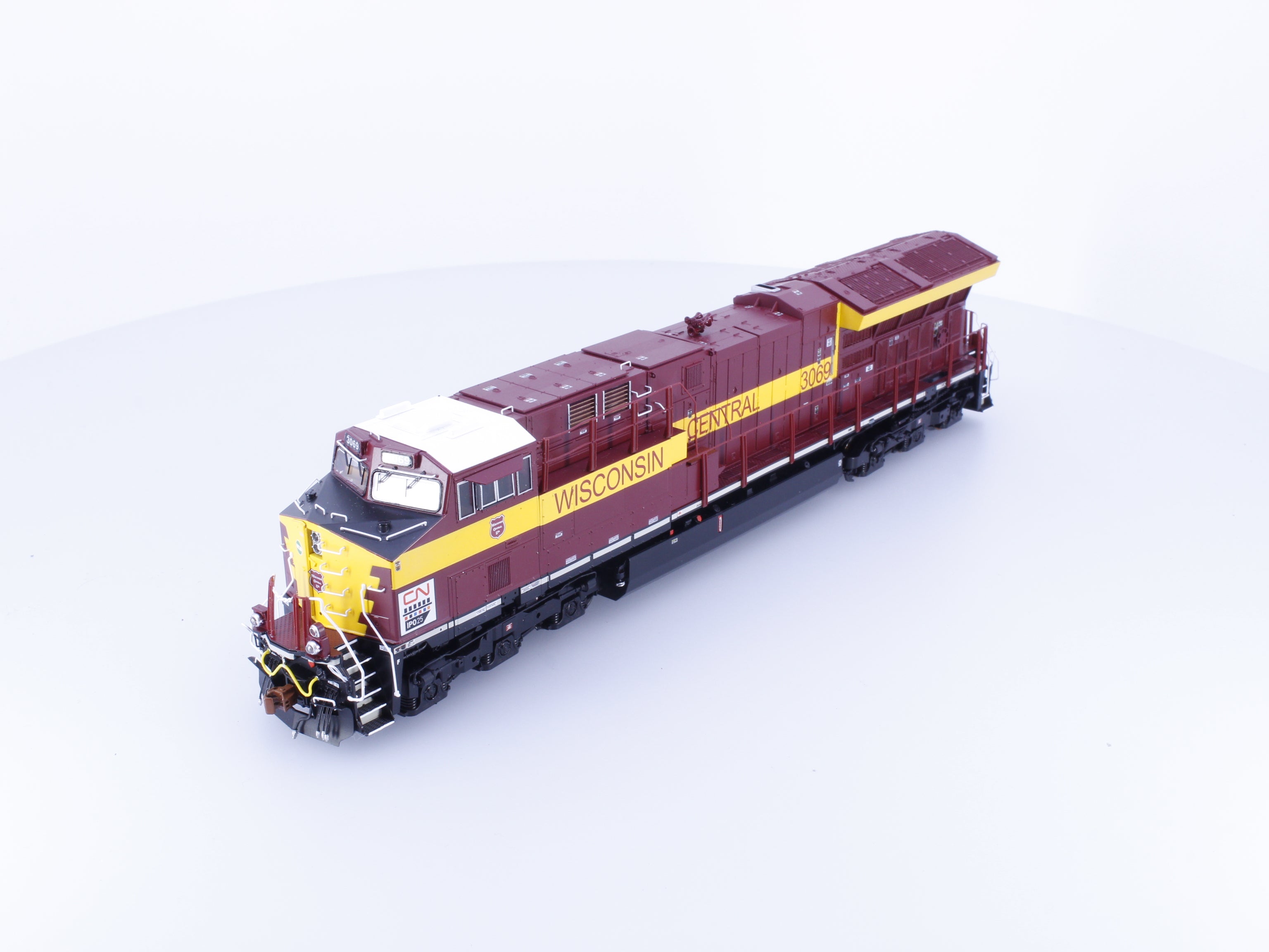 ScaleTrains SXT33183 HO GE ET44AC Tier 4 Gevo WC Heritage Diesel Locomotive Canadian National (CN) 3069 DCC & Sound