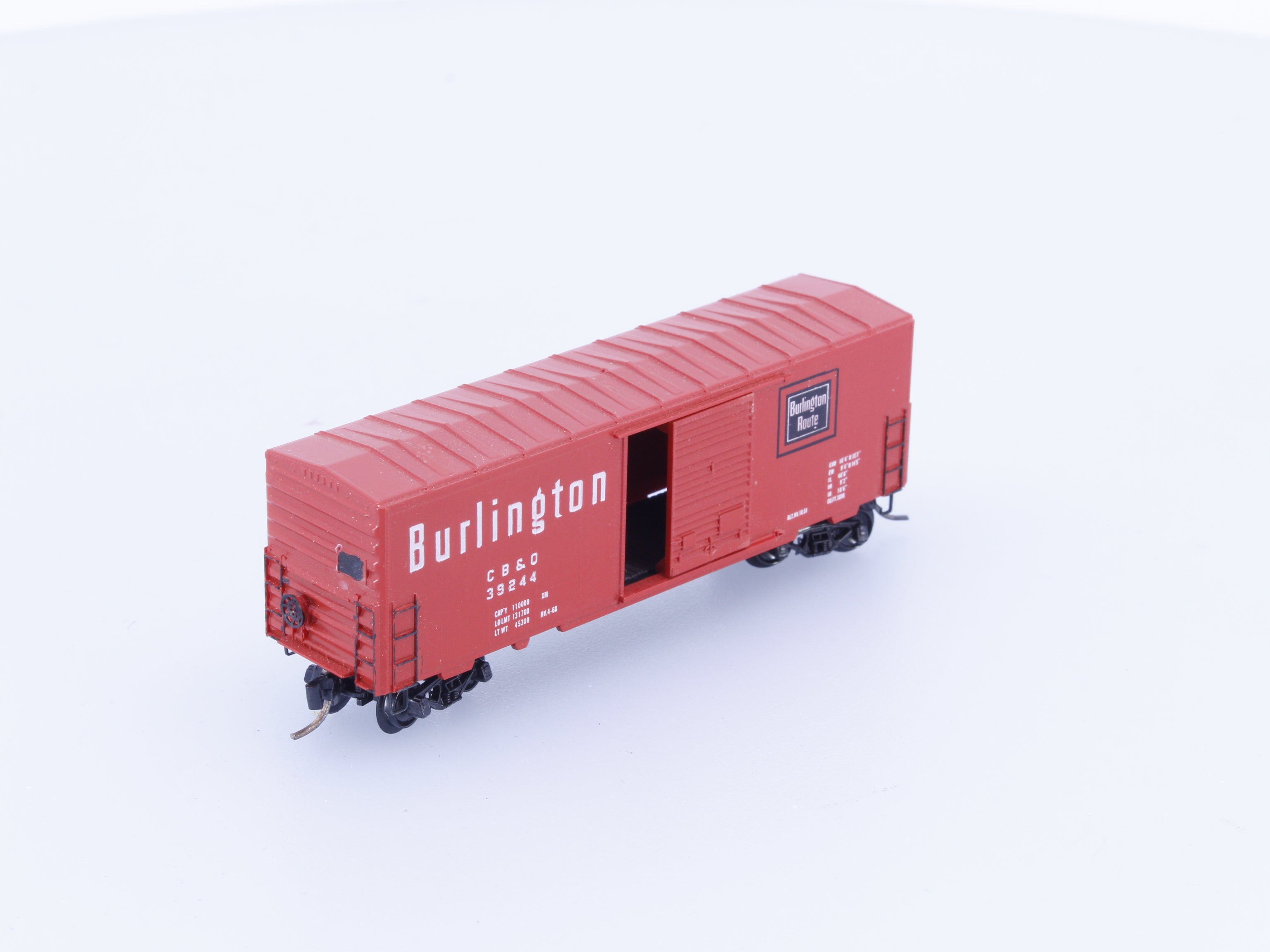 Microtrains 24339 N 40' Standard Box Car, Single Door Chicago Burlington and Quincy Railroad Burlington #39244