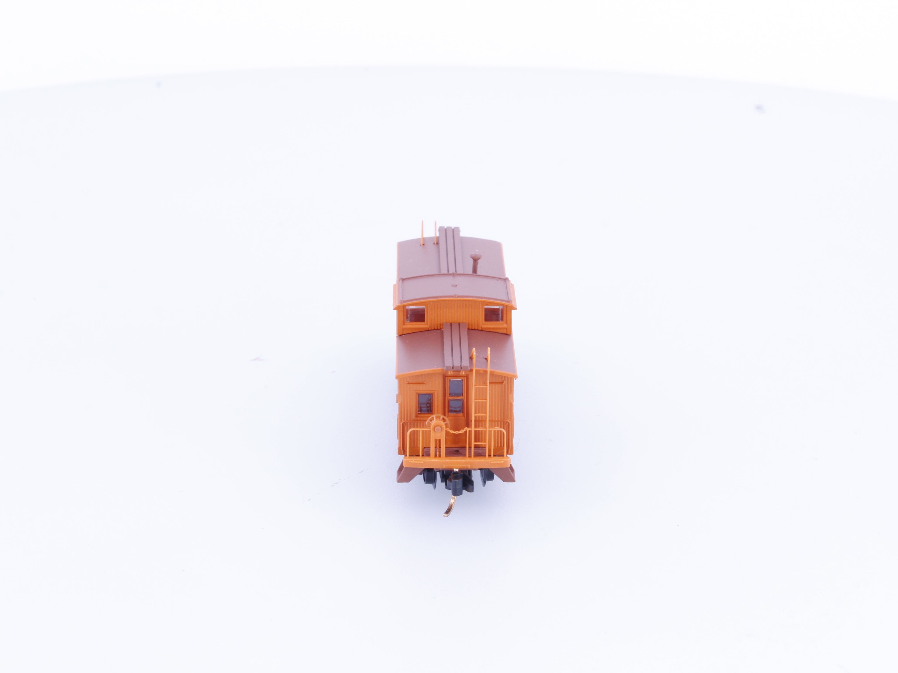 Micro Trains 05100130 N 34' Wood Sheathed Caboose w/ Straight Cupola Canadian National (CN) 76731