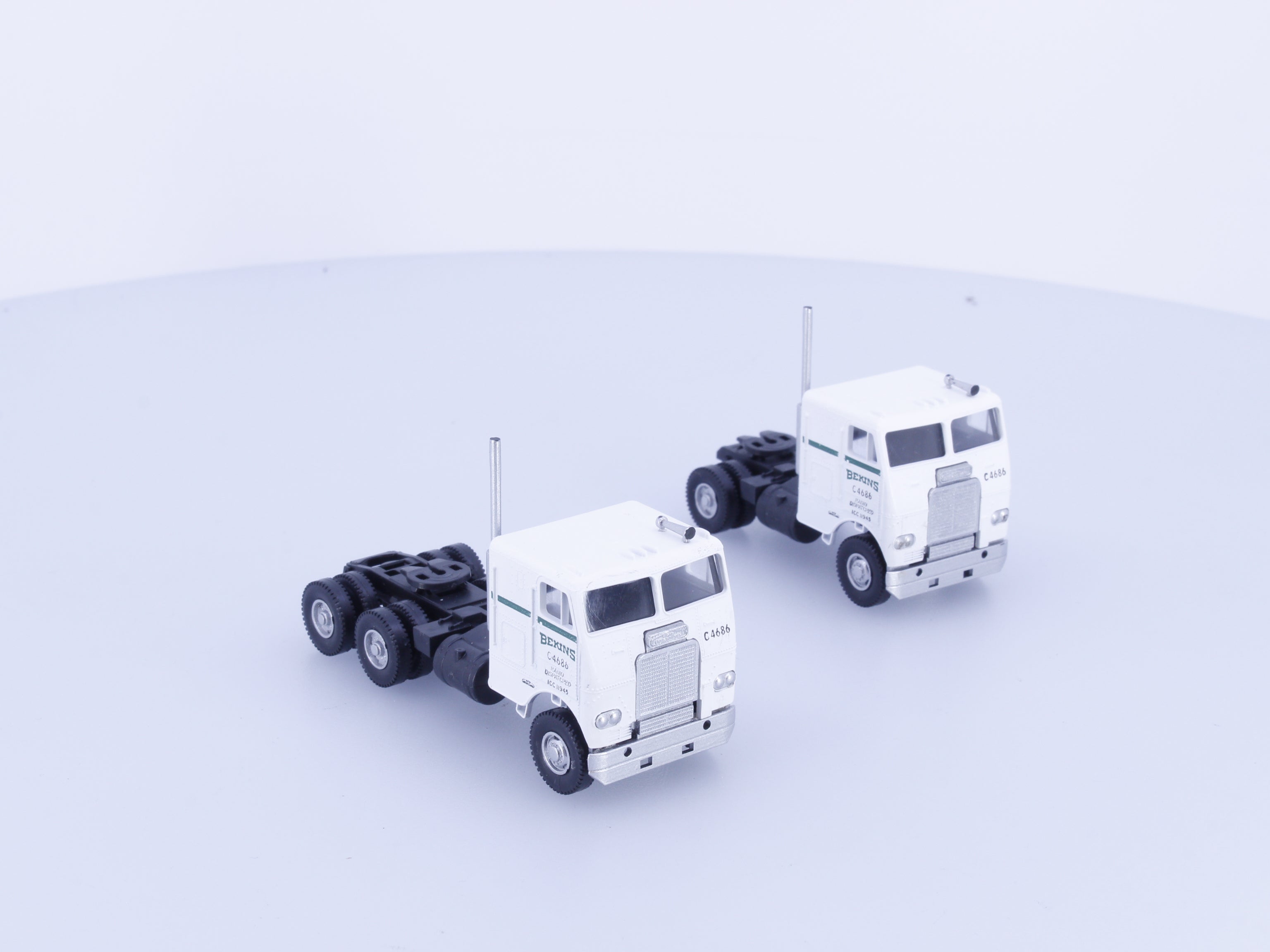 Athearn 5501 HO Bekins Van & Storage Trucks, 2 Tractors Only