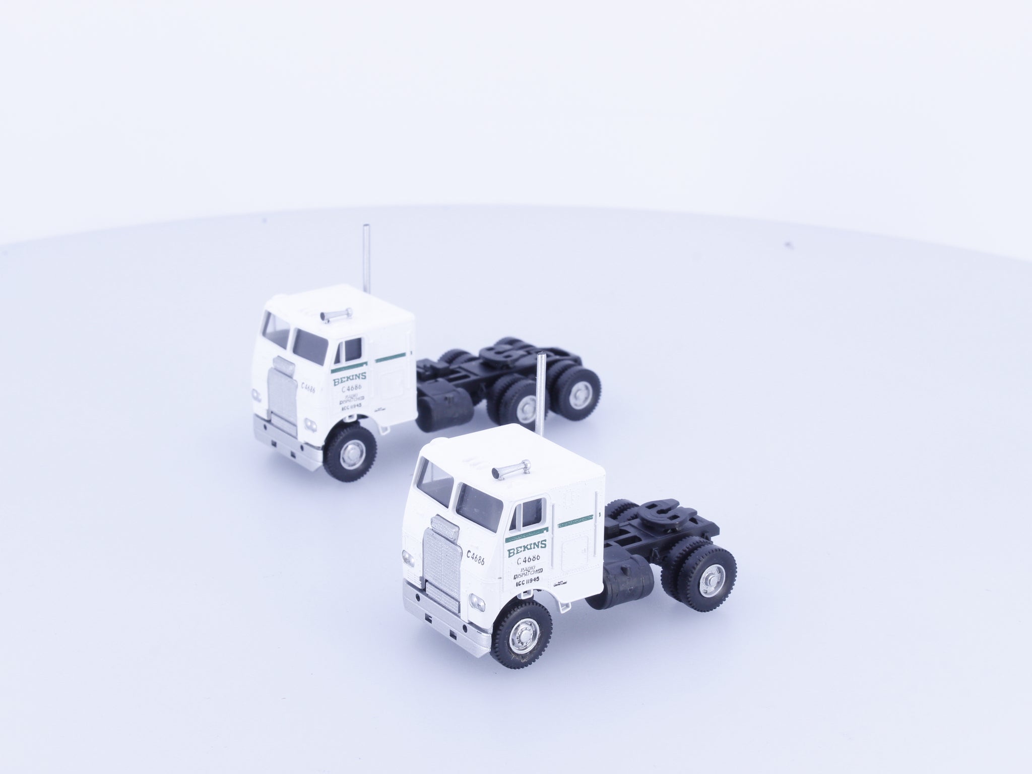 Athearn 5501 HO Bekins Van & Storage Trucks, 2 Tractors Only