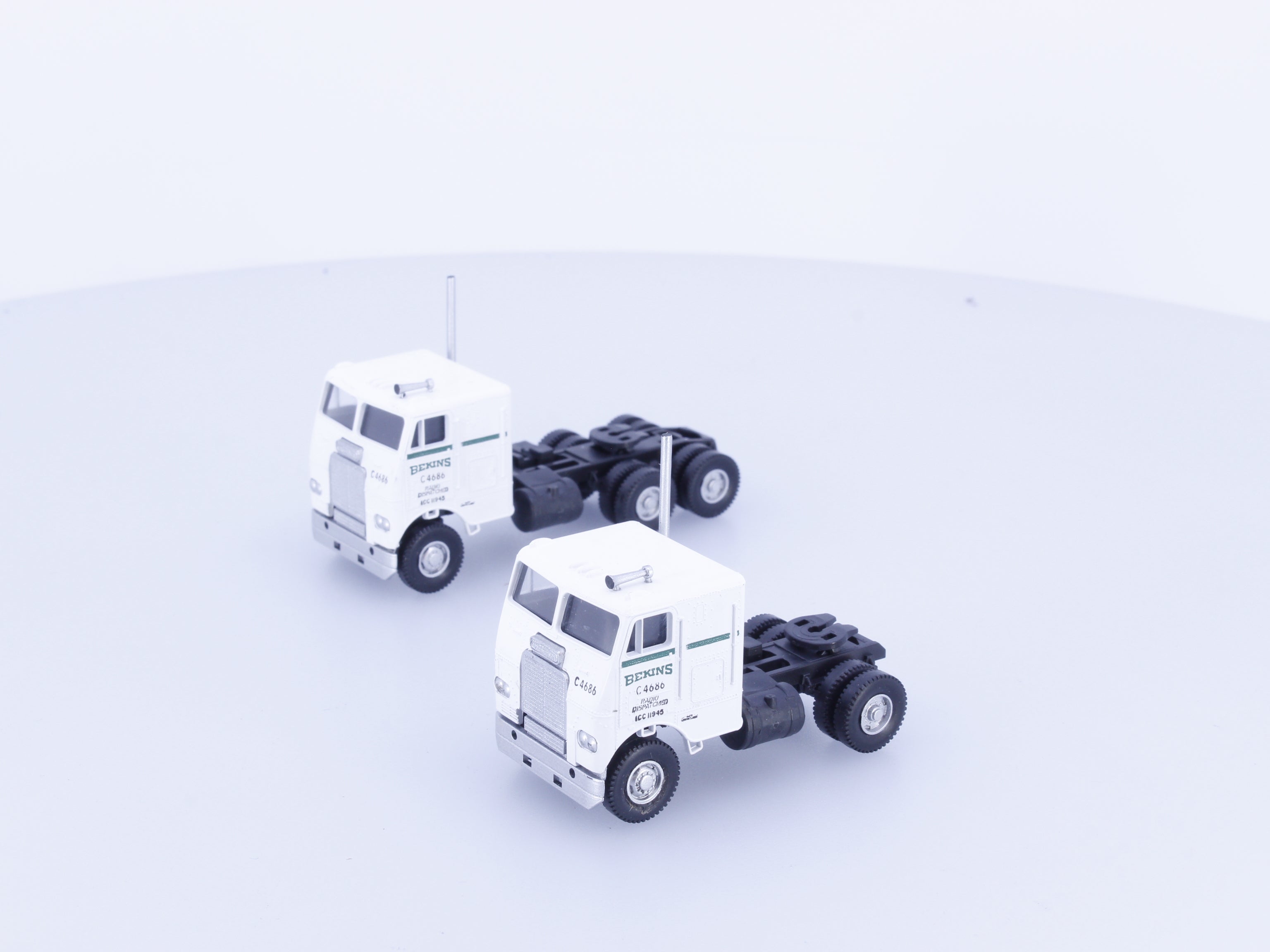 Athearn 5501 HO Bekins Van & Storage Trucks, 2 Tractors Only