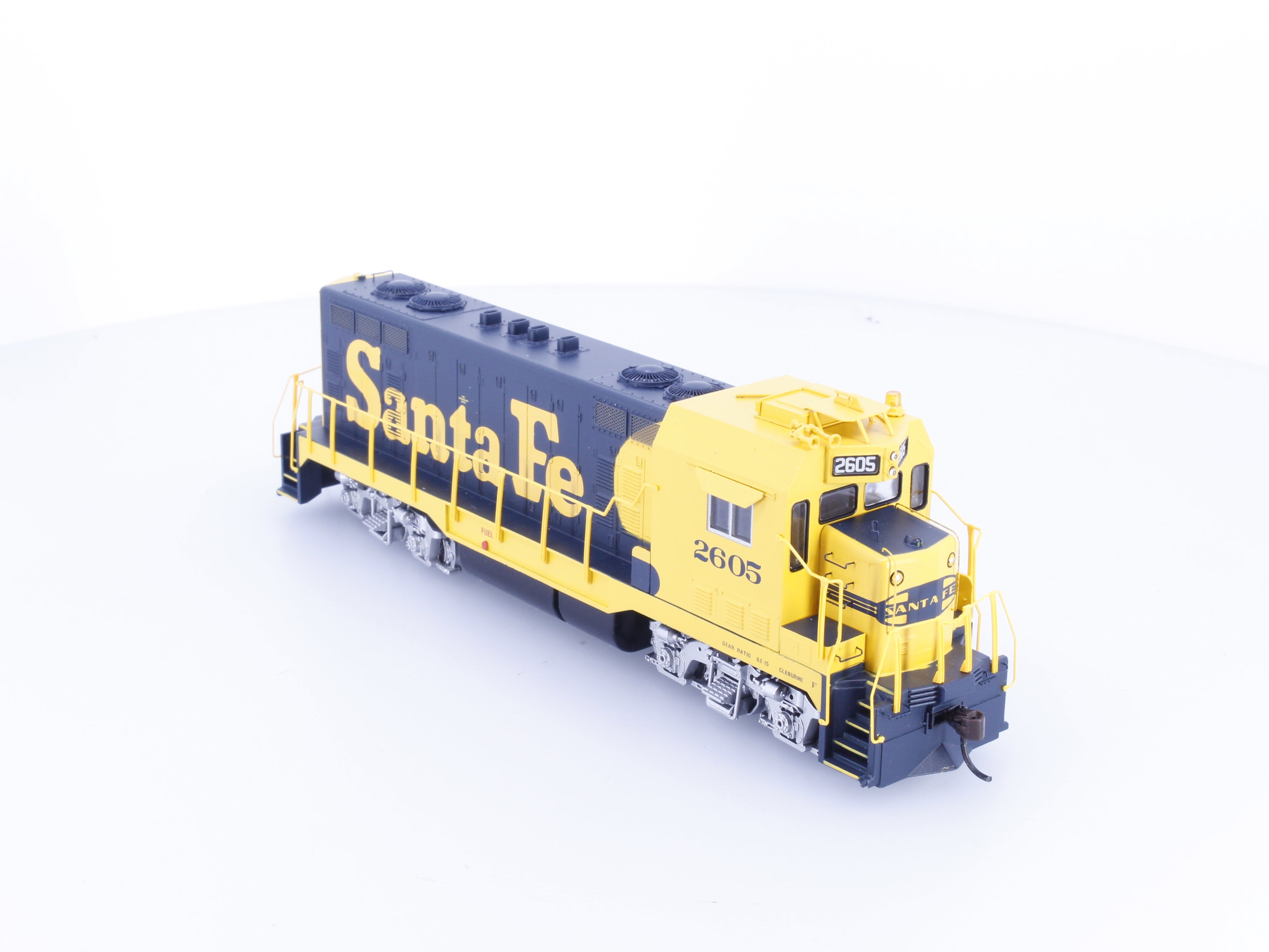 Athearn 89902 HO CF-7 Angled Cab Warbonnet Diesel Locomotive Santa Fe (SF) 2605 DCC Ready